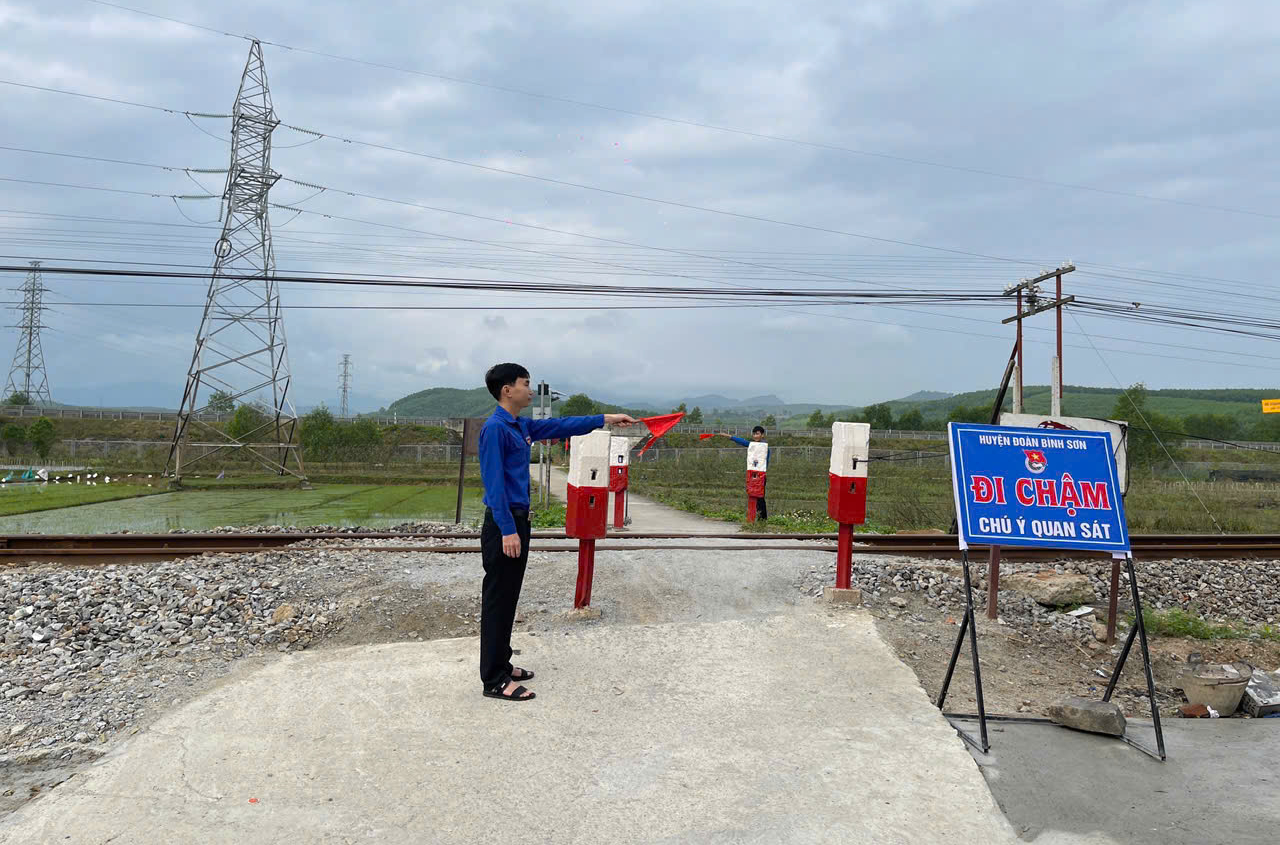 Quảng Ng&atilde;i: Đ&oacute;ng lối đi qua đường sắt từng xảy ra nhiều vụ tai nạn chết người- Ảnh 10.