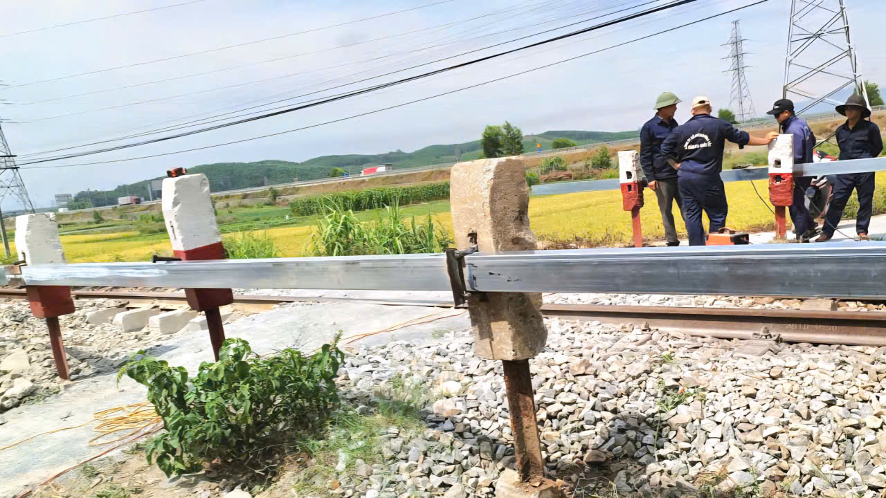 Quảng Ng&atilde;i: Đ&oacute;ng lối đi qua đường sắt từng xảy ra nhiều vụ tai nạn chết người- Ảnh 5.