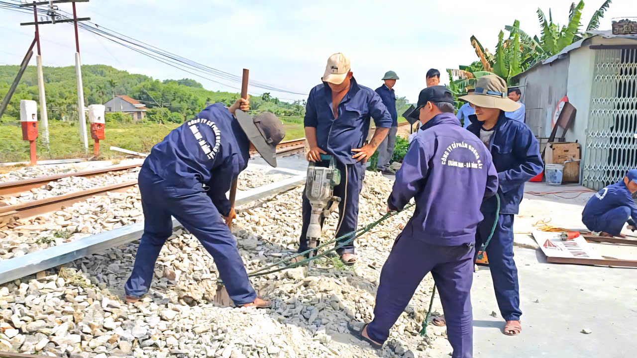 Quảng Ng&atilde;i: Đ&oacute;ng lối đi qua đường sắt từng xảy ra nhiều vụ tai nạn chết người- Ảnh 3.