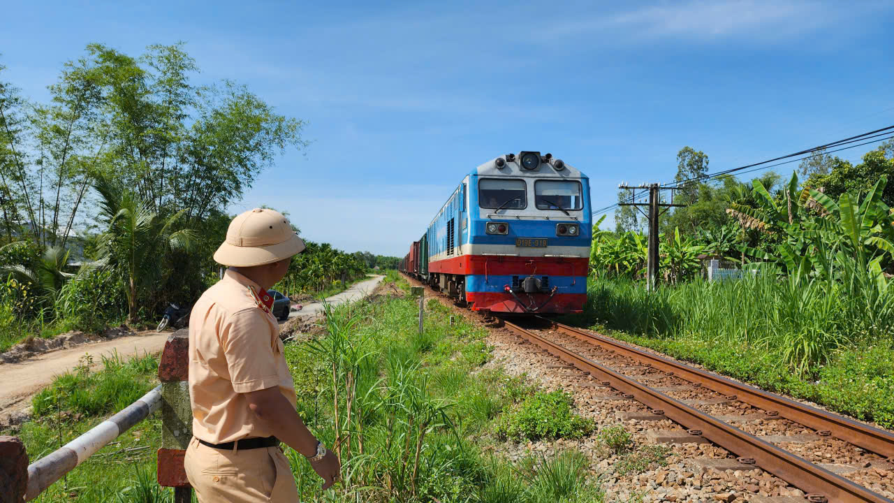 Quảng Ng&atilde;i: Đ&oacute;ng lối đi qua đường sắt từng xảy ra nhiều vụ tai nạn chết người- Ảnh 12.