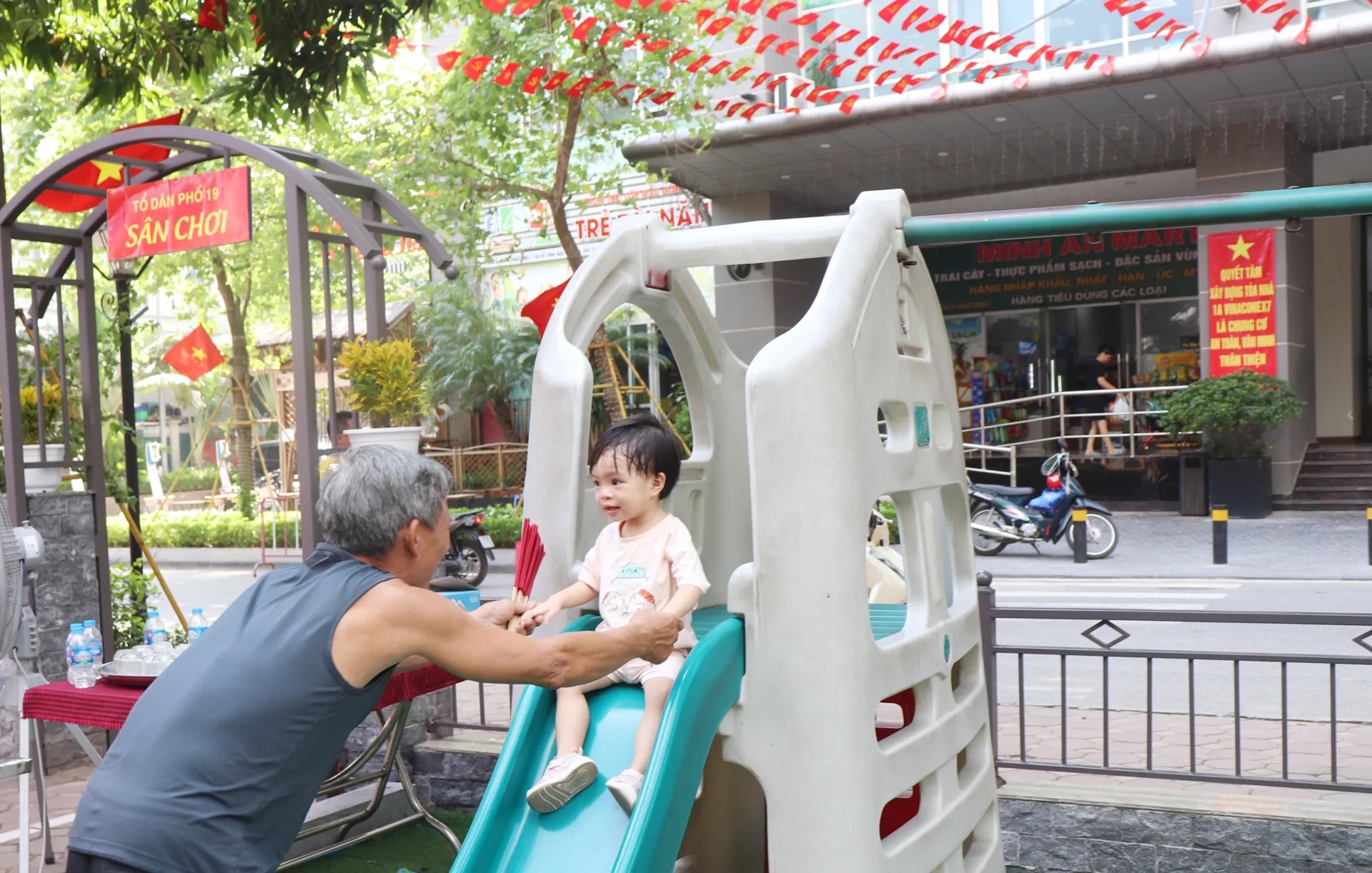 Hà Nội: Đồng loạt gắn biển công trình văn hóa, di tích lịch sử mừng 80 năm Quốc khánh- Ảnh 16. Hà Nội: Đồng loạt gắn biển công trình văn hóa, di tích lịch sử mừng 80 năm Quốc khánh- Ảnh 16.