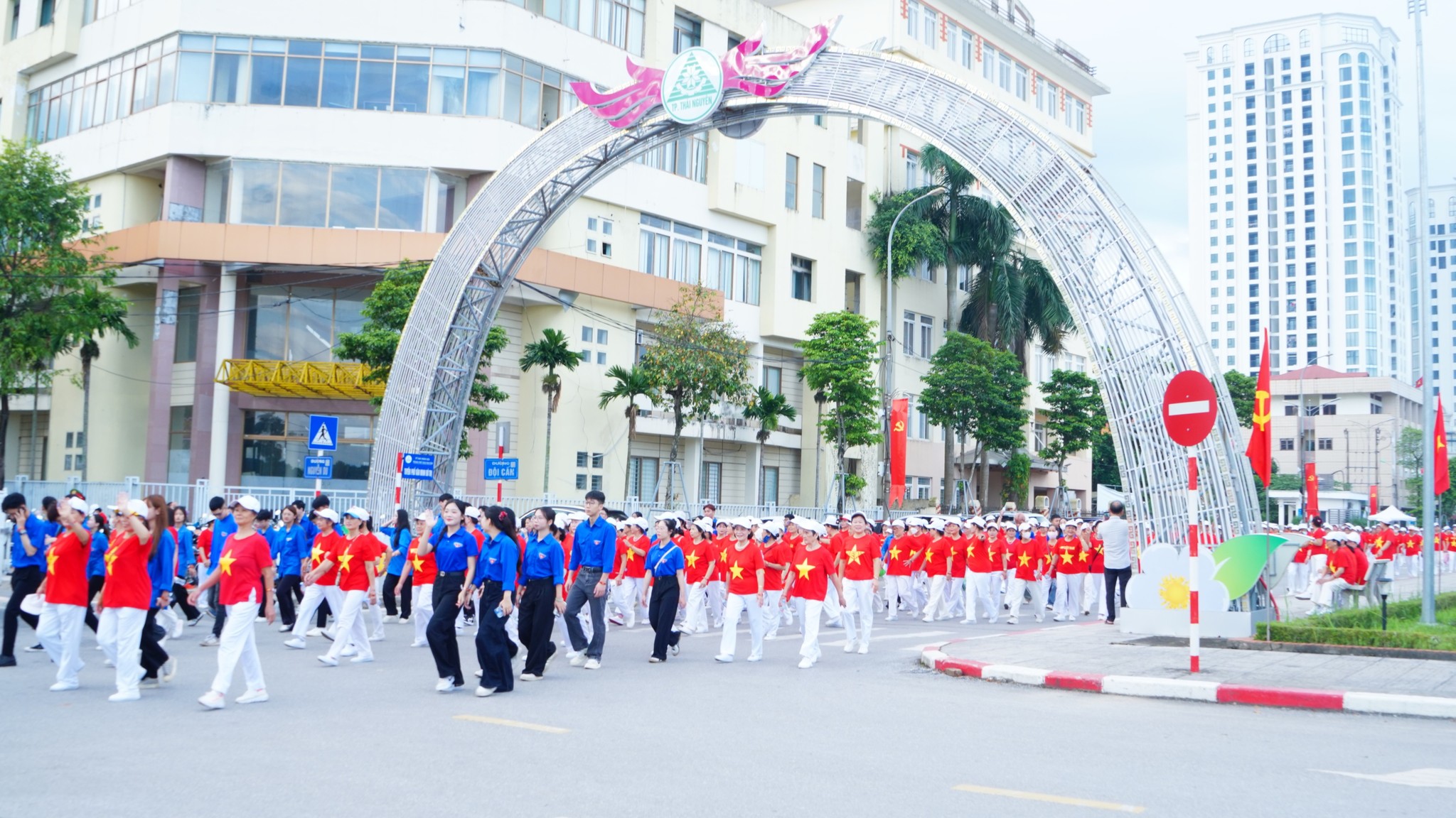 Th&aacute;i Nguy&ecirc;n: Hơn 40.000 người tham gia sự kiện &ldquo;C&ugrave;ng Việt Nam tiến bước&rdquo;- Ảnh 3.