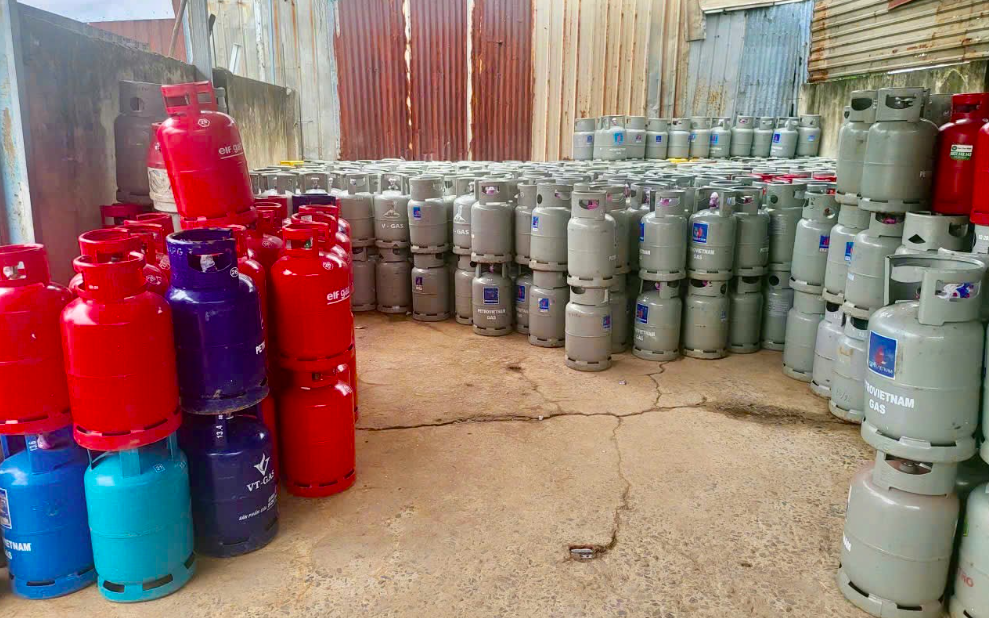 TP.HCM: Bắt tạm giam nhiều đối tượng sang chiết, l&agrave;m giả 9 nh&atilde;n hiệu gas