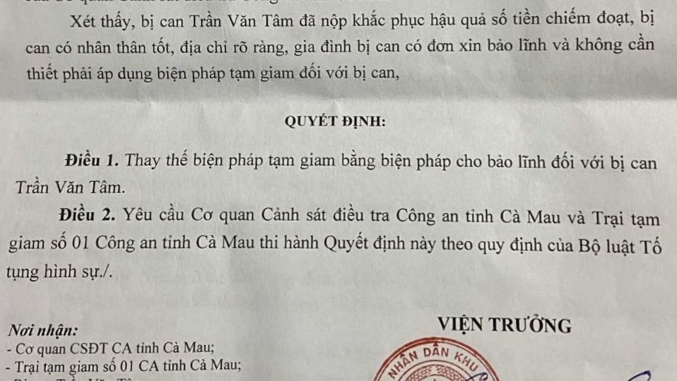 Hiệu trưởng ở C&agrave; Mau bị c&aacute;o buộc tham &ocirc; 10,7 triệu đồng được tại ngoại- Ảnh 2.
