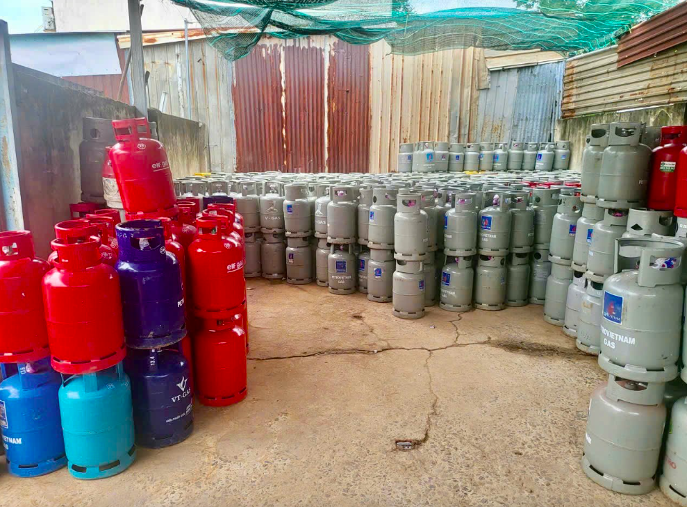 TP.HCM: Bắt tạm giam nhiều đối tượng sang chiết, l&agrave;m giả 9 nh&atilde;n hiệu gas- Ảnh 2.