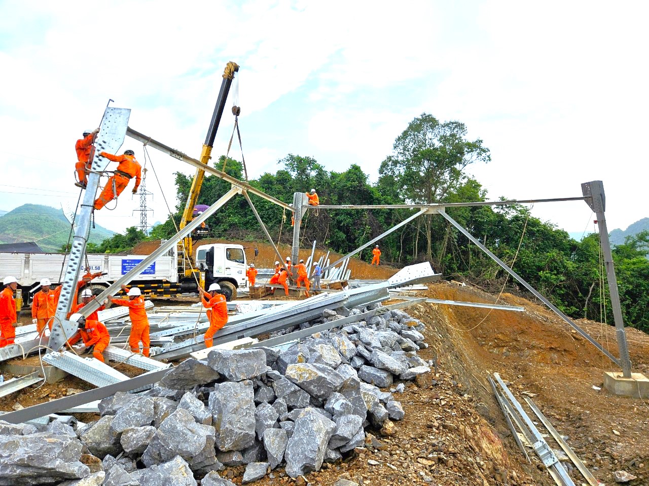 EVN lỗ hơn 44.000 tỷ đồng, đề xuất phân bổ vào giá điện- Ảnh 2. EVN lỗ hơn 44.000 tỷ đồng, đề xuất phân bổ vào giá điện- Ảnh 2.