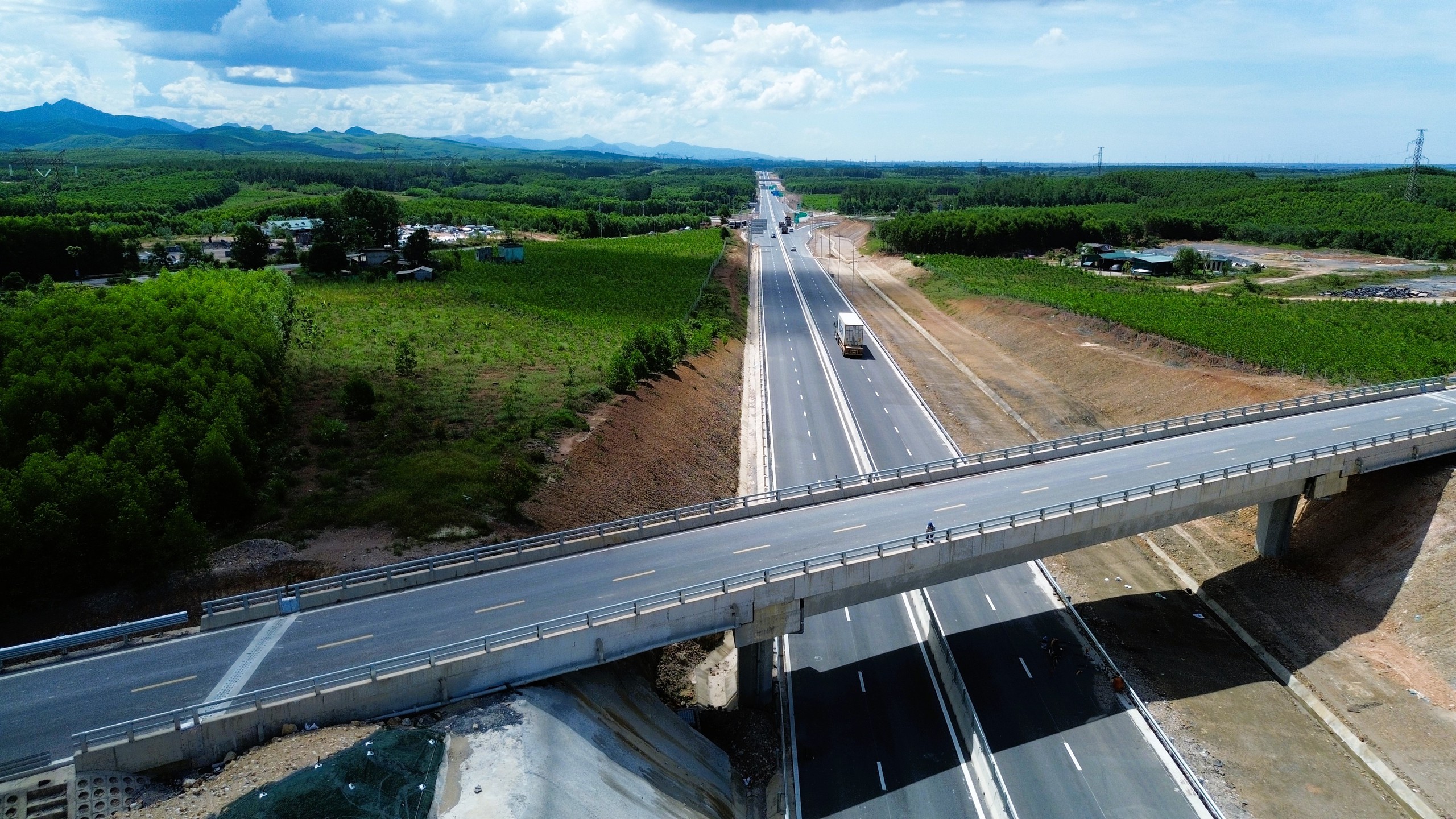 To&agrave;n cảnh cao tốc Vạn Ninh - Cam Lộ trước ng&agrave;y th&ocirc;ng xe- Ảnh 11.
