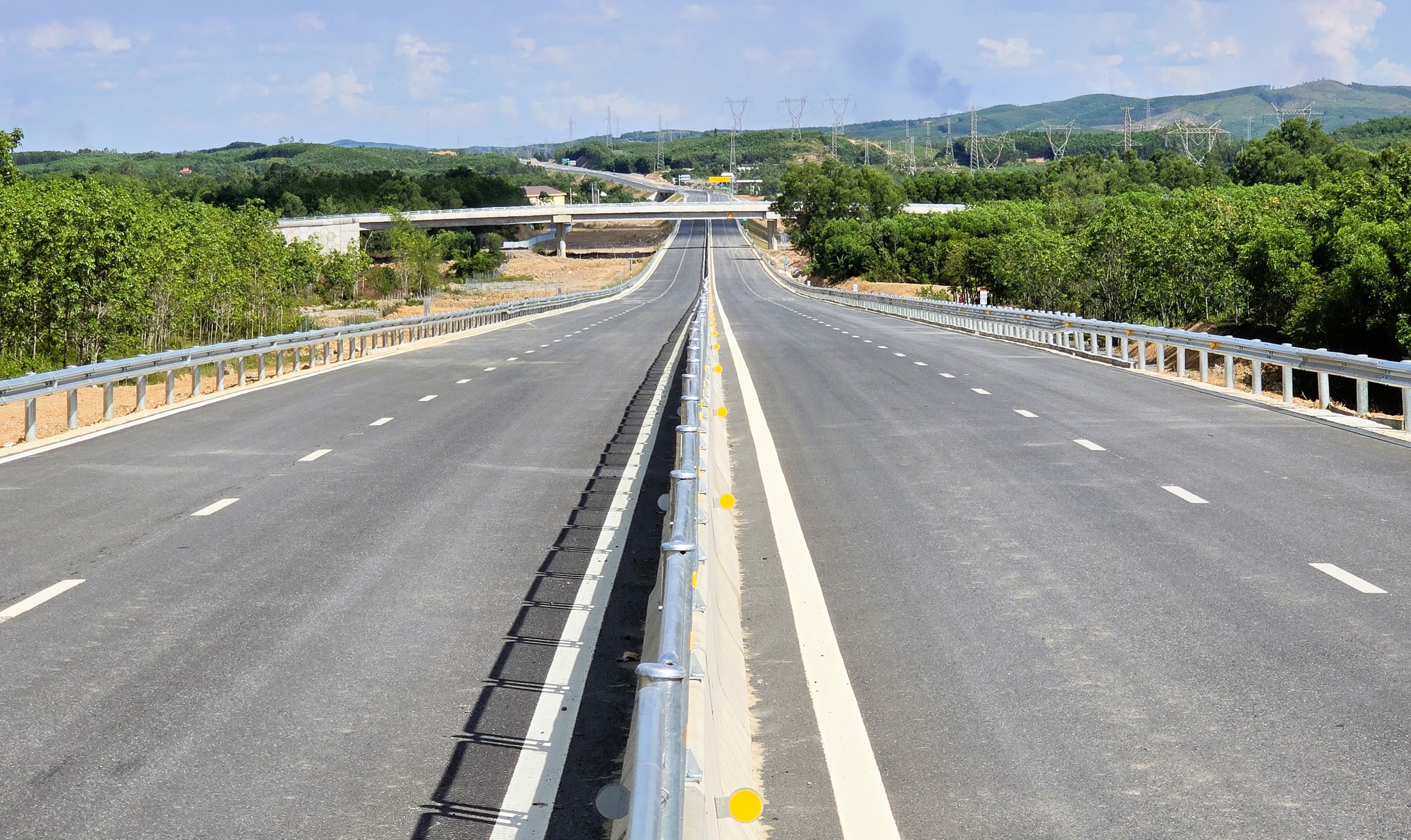 To&agrave;n cảnh cao tốc Vạn Ninh - Cam Lộ trước ng&agrave;y th&ocirc;ng xe- Ảnh 12.
