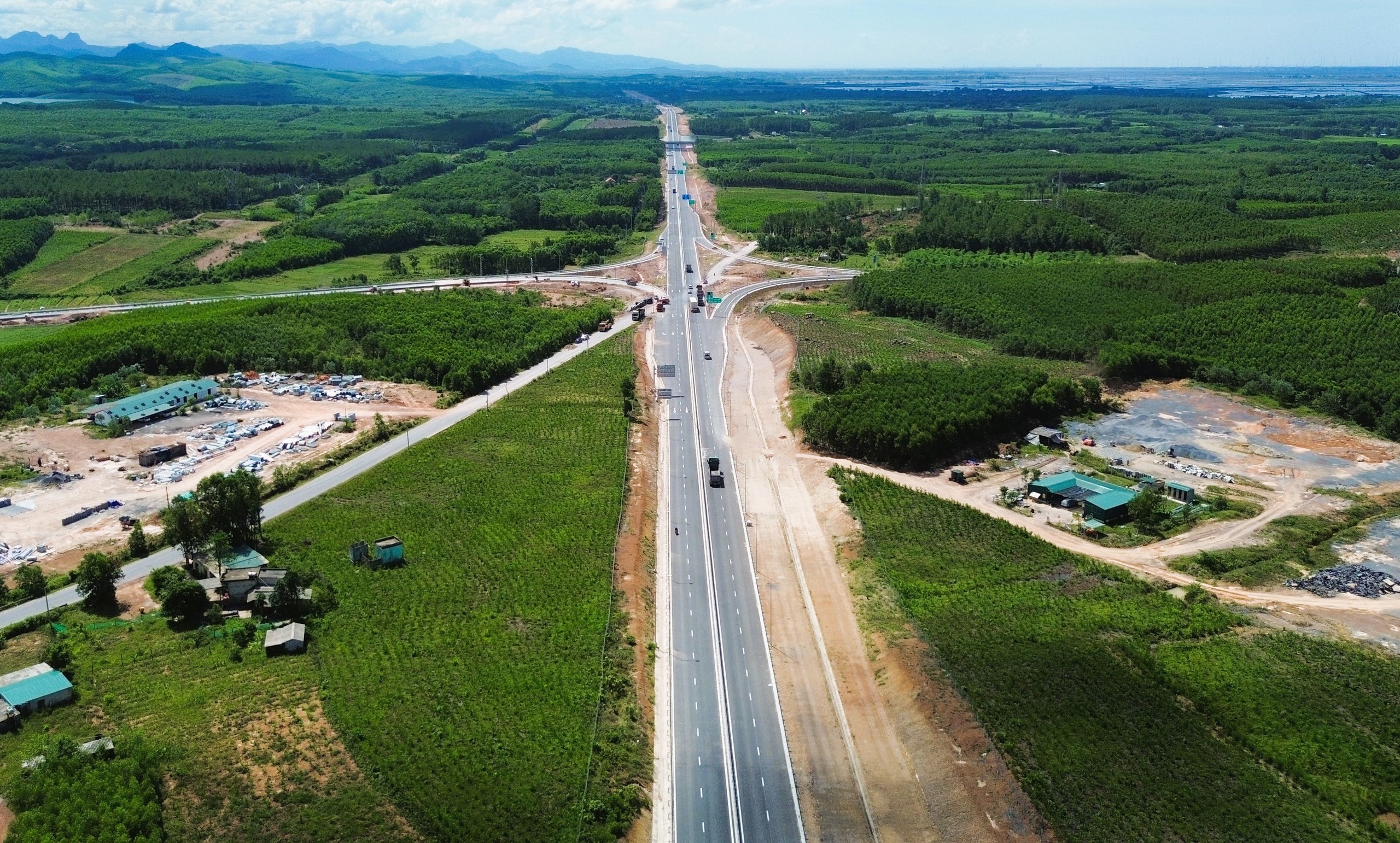 To&agrave;n cảnh cao tốc Vạn Ninh - Cam Lộ trước ng&agrave;y th&ocirc;ng xe- Ảnh 15.