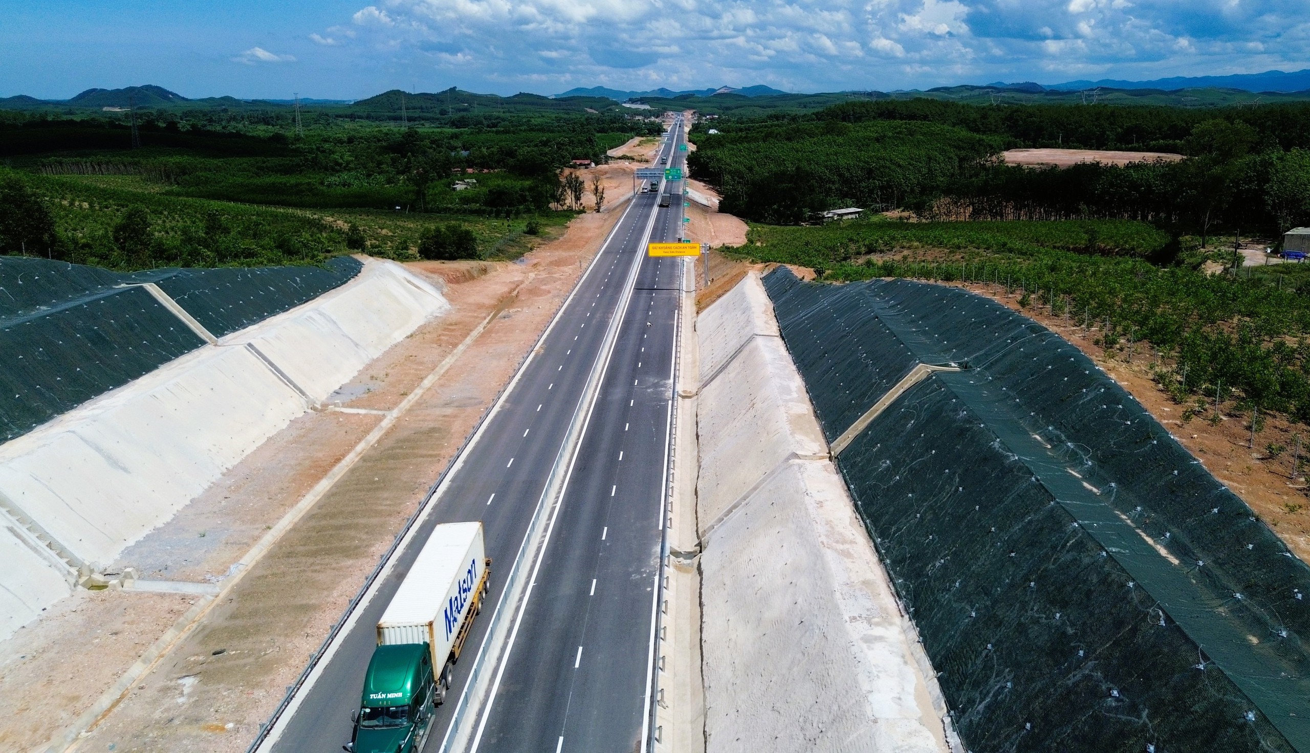 To&agrave;n cảnh cao tốc Vạn Ninh - Cam Lộ trước ng&agrave;y th&ocirc;ng xe- Ảnh 1.
