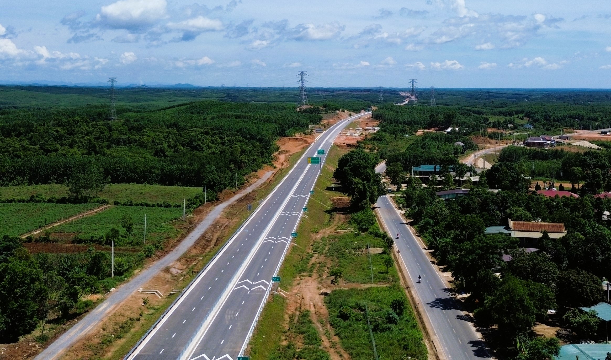 To&agrave;n cảnh cao tốc Vạn Ninh - Cam Lộ trước ng&agrave;y th&ocirc;ng xe- Ảnh 7.