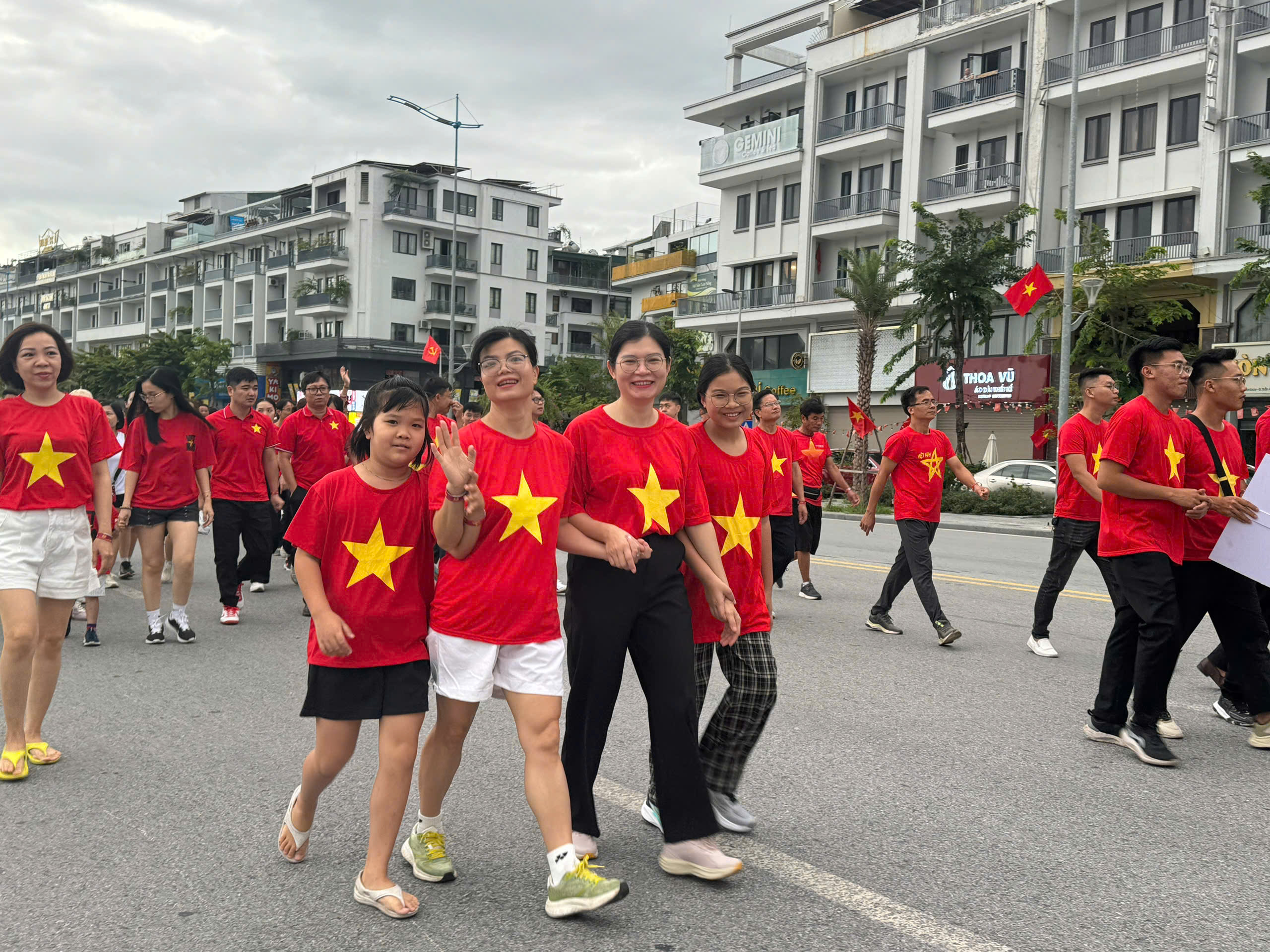 Quảng Ninh: Gần 30.000 người tham gia hoạt động "C&ugrave;ng Việt Nam tiến bước"- Ảnh 9.