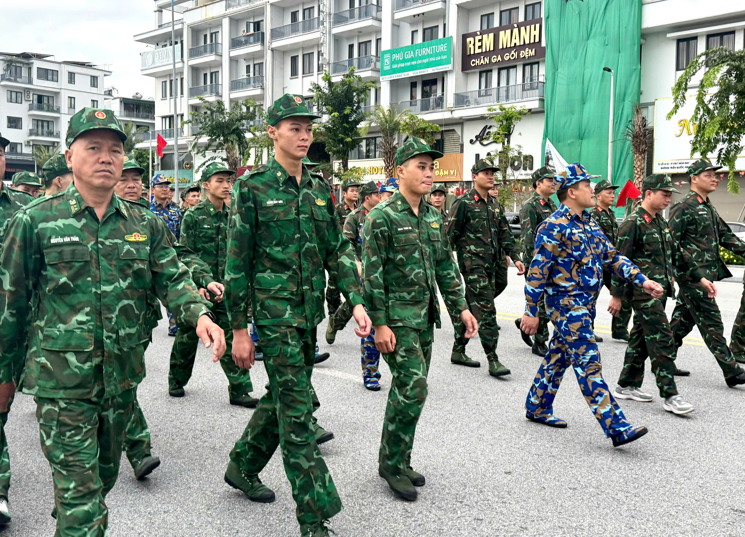 Quảng Ninh: Gần 30.000 người tham gia hoạt động "C&ugrave;ng Việt Nam tiến bước"- Ảnh 4.