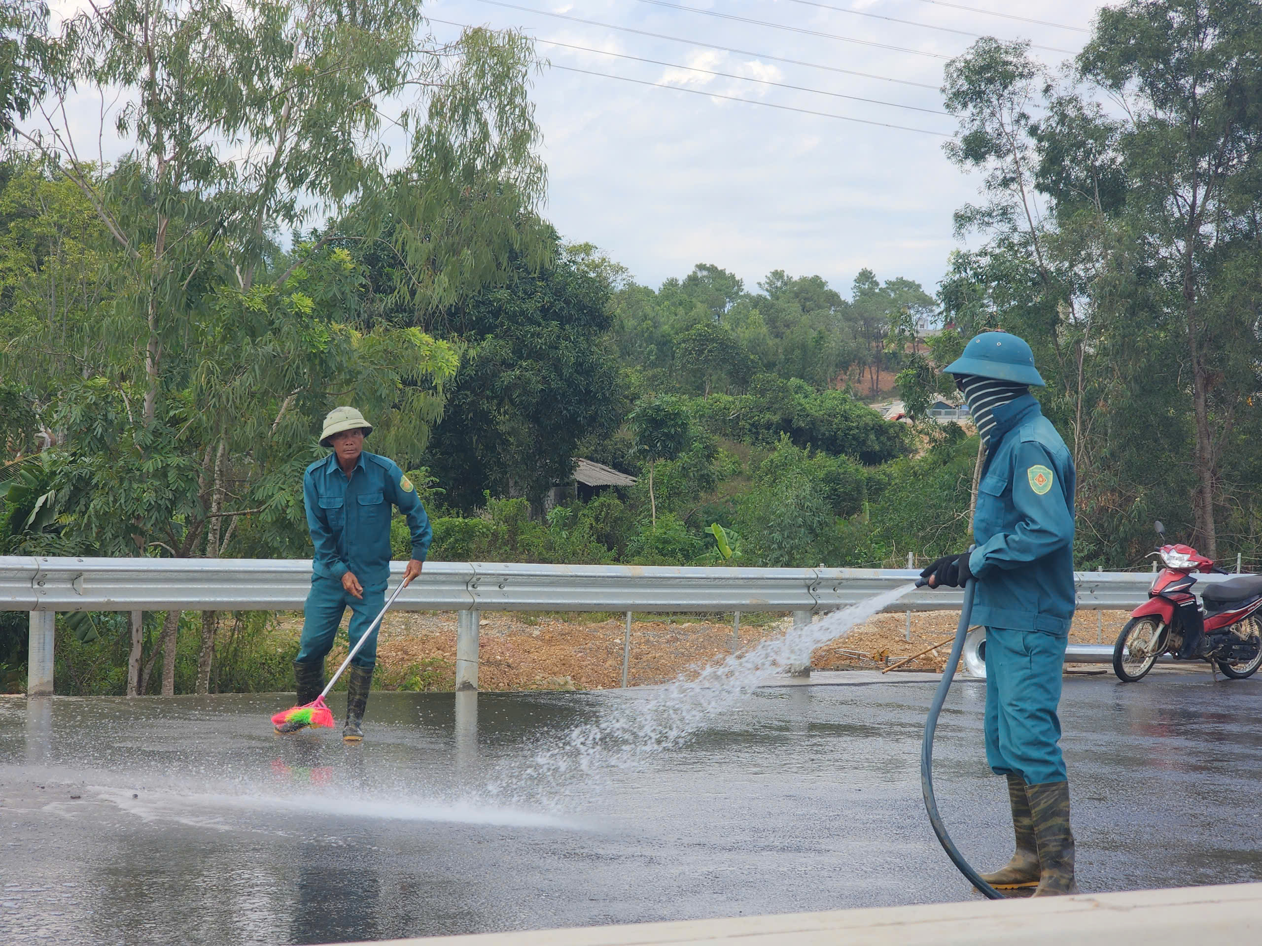 Nỗ lực trước ng&agrave;y th&ocirc;ng xe cao tốc Vũng &Aacute;ng - B&ugrave;ng- Ảnh 2.