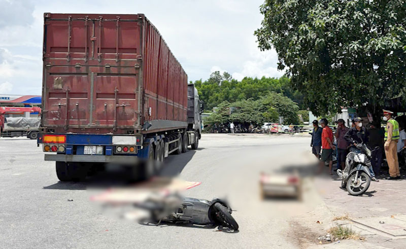 Hiện trường vụ tai nạn khiến b&agrave; N.T.K.A tử vong tại chỗ.