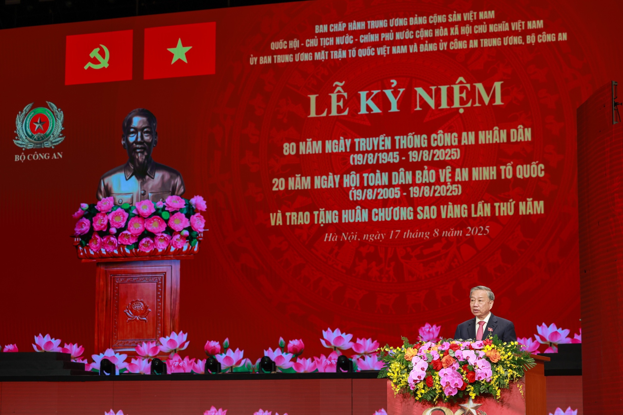 Tổng B&iacute; thư: C&ocirc;ng an nh&acirc;n d&acirc;n l&agrave; "l&aacute; chắn" v&agrave; "thanh kiếm" bảo vệ chế độ, bảo vệ nh&acirc;n d&acirc;n- Ảnh 3.