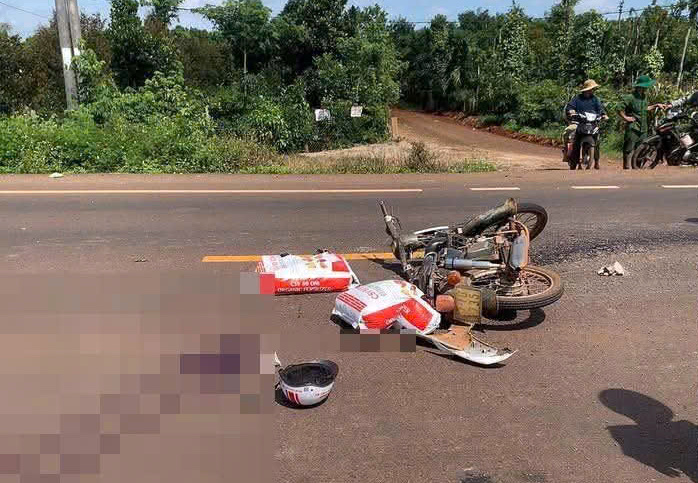 Phớt lờ cảnh b&aacute;o, loạt phương tiện v&ocirc; tư "vượt chướng ngại vật" v&agrave;o đường đang thi c&ocirc;ng- Ảnh 10.