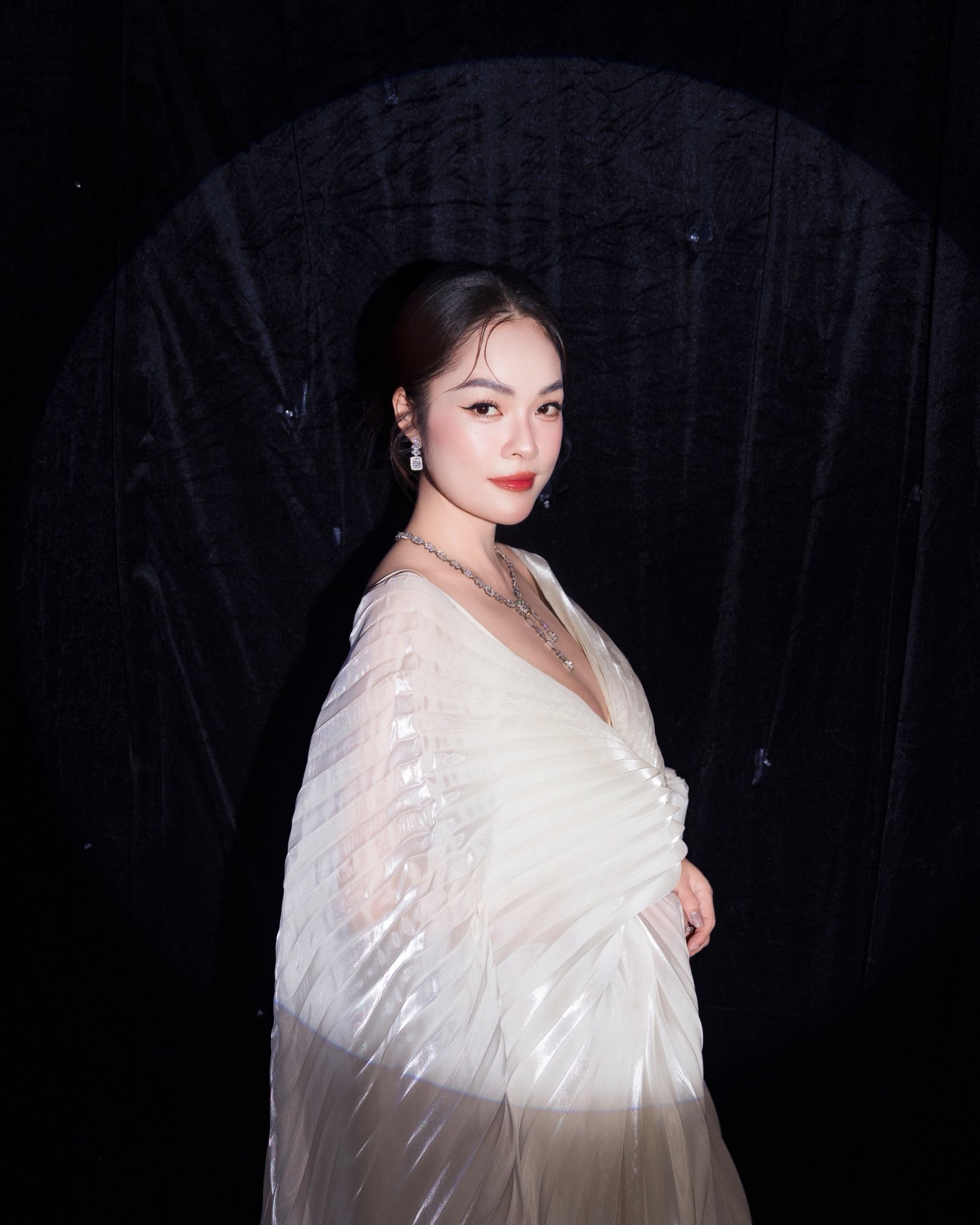 Diễn vi&ecirc;n Dương Cẩm Lynh bức x&uacute;c khi bị đồn tham gia đường d&acirc;y b&aacute;n d&acirc;m- Ảnh 1.