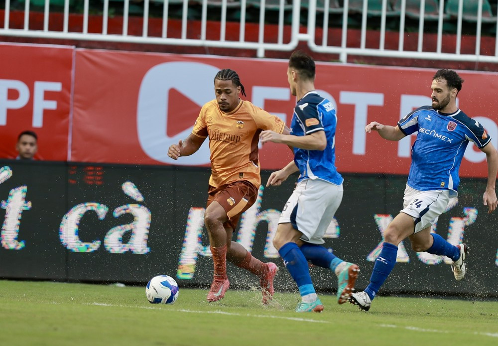 V-League: Ho&agrave;ng Anh Gia Lai thua tan n&aacute;t trong ng&agrave;y ra qu&acirc;n, Ninh B&igrave;nh thắng ngược H&agrave; Tĩnh- Ảnh 1.