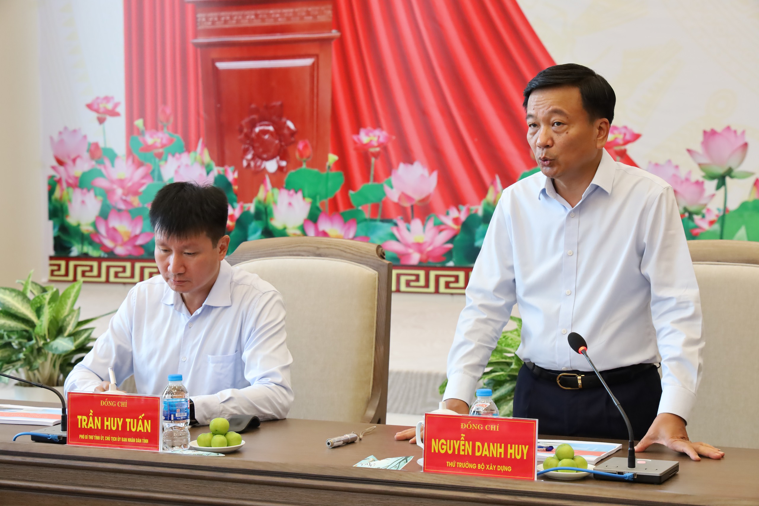 Thứ trưởng Nguyễn Danh Huy kiểm tra vị tr&iacute; đề xuất x&acirc;y dựng ga Y&ecirc;n B&aacute;i- Ảnh 6.