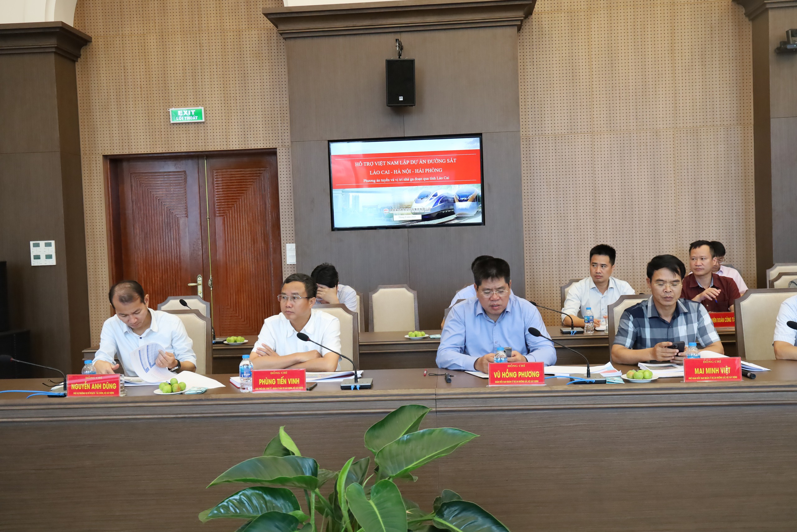 Thứ trưởng Nguyễn Danh Huy kiểm tra vị tr&iacute; đề xuất x&acirc;y dựng ga Y&ecirc;n B&aacute;i- Ảnh 7.