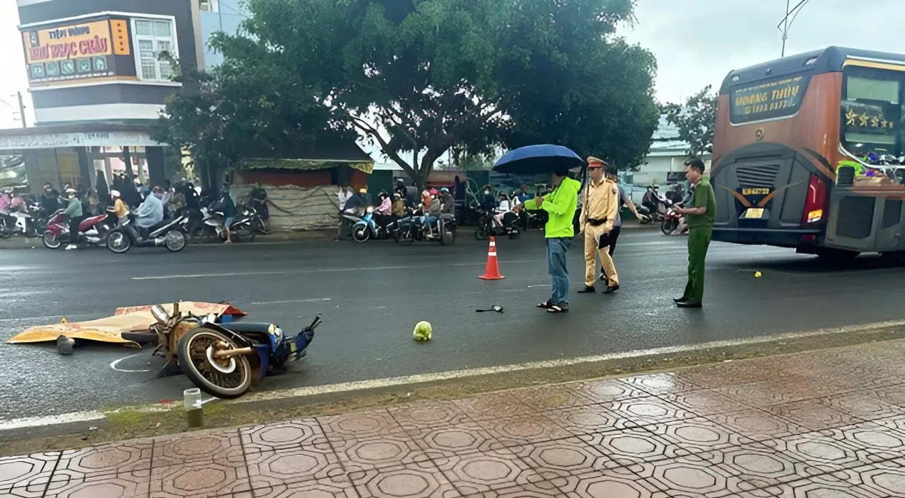 &Ocirc; t&ocirc; kh&aacute;ch c&aacute;n tử vong người đ&agrave;n &ocirc;ng ng&atilde; xe m&aacute;y tr&ecirc;n quốc lộ 20- Ảnh 1.