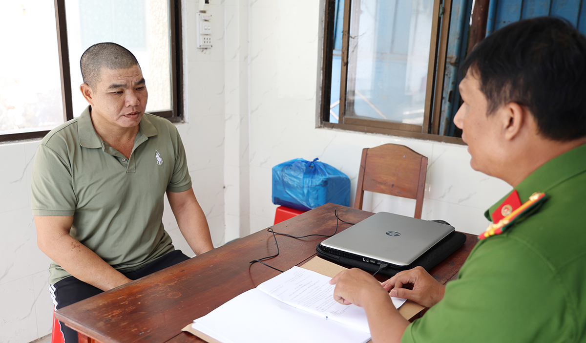 Bắt g&atilde; đ&agrave;n &ocirc;ng trộm 460 triệu trong cốp xe của người mua l&uacute;a ở An Giang- Ảnh 1.