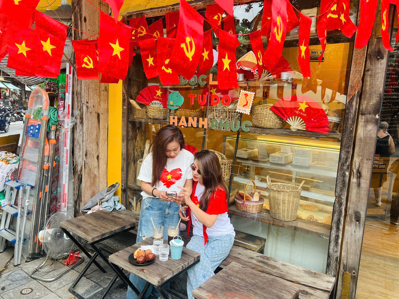 H&agrave; Nội rực rỡ cờ hoa trong ng&agrave;y thu th&aacute;ng T&aacute;m lịch sử- Ảnh 10.