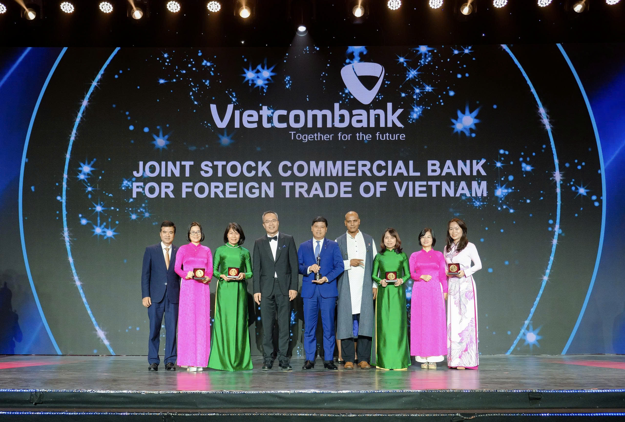 Vietcombank l&ecirc;n ng&ocirc;i ở tất cả hạng mục giải thưởng "Nơi l&agrave;m việc tốt nhất ch&acirc;u &Aacute;" năm 2025- Ảnh 3.