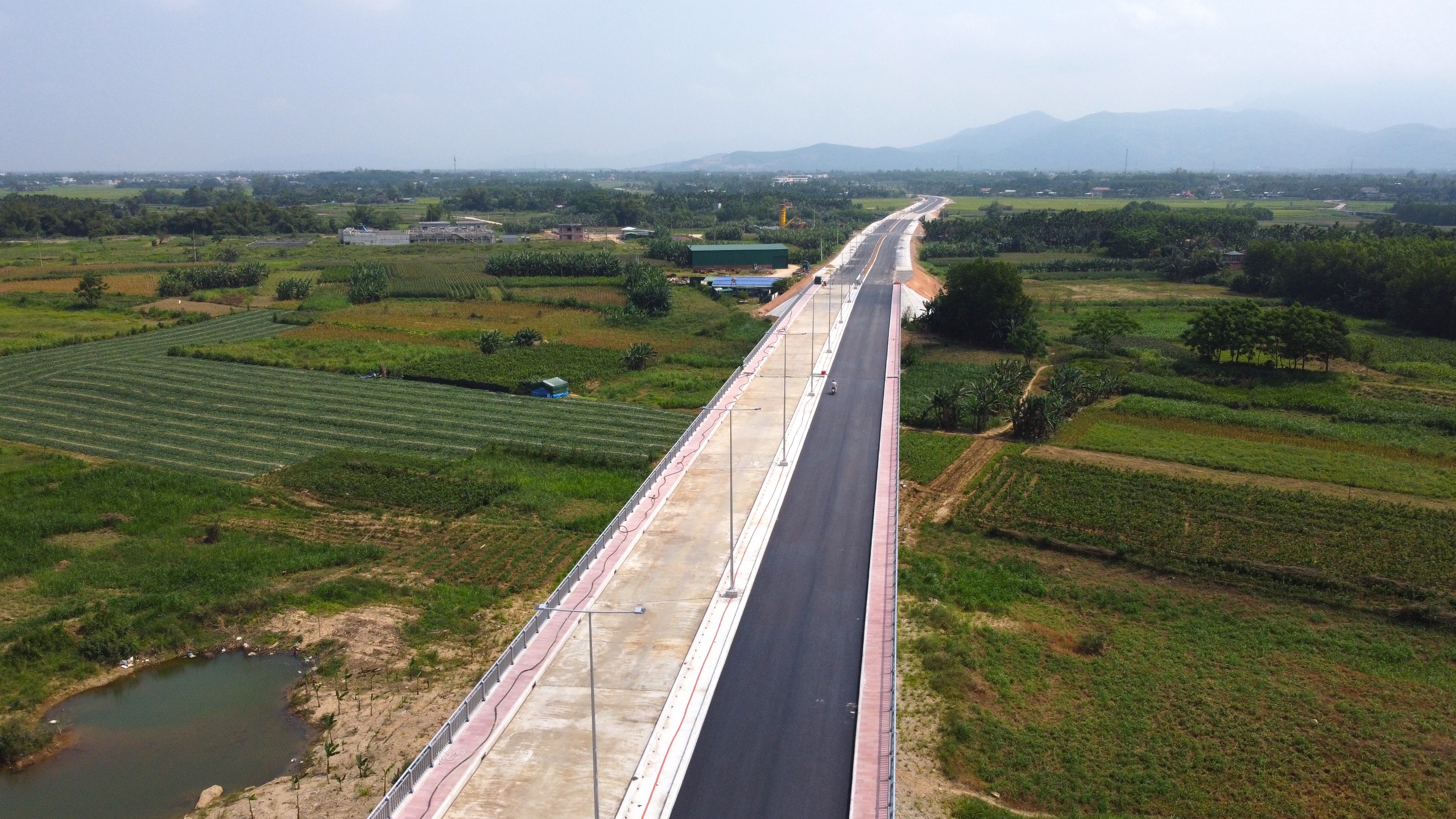 Quảng Ng&atilde;i bắc cầu v&ograve;m th&eacute;p qua s&ocirc;ng Tr&agrave; Kh&uacute;c- Ảnh 35.