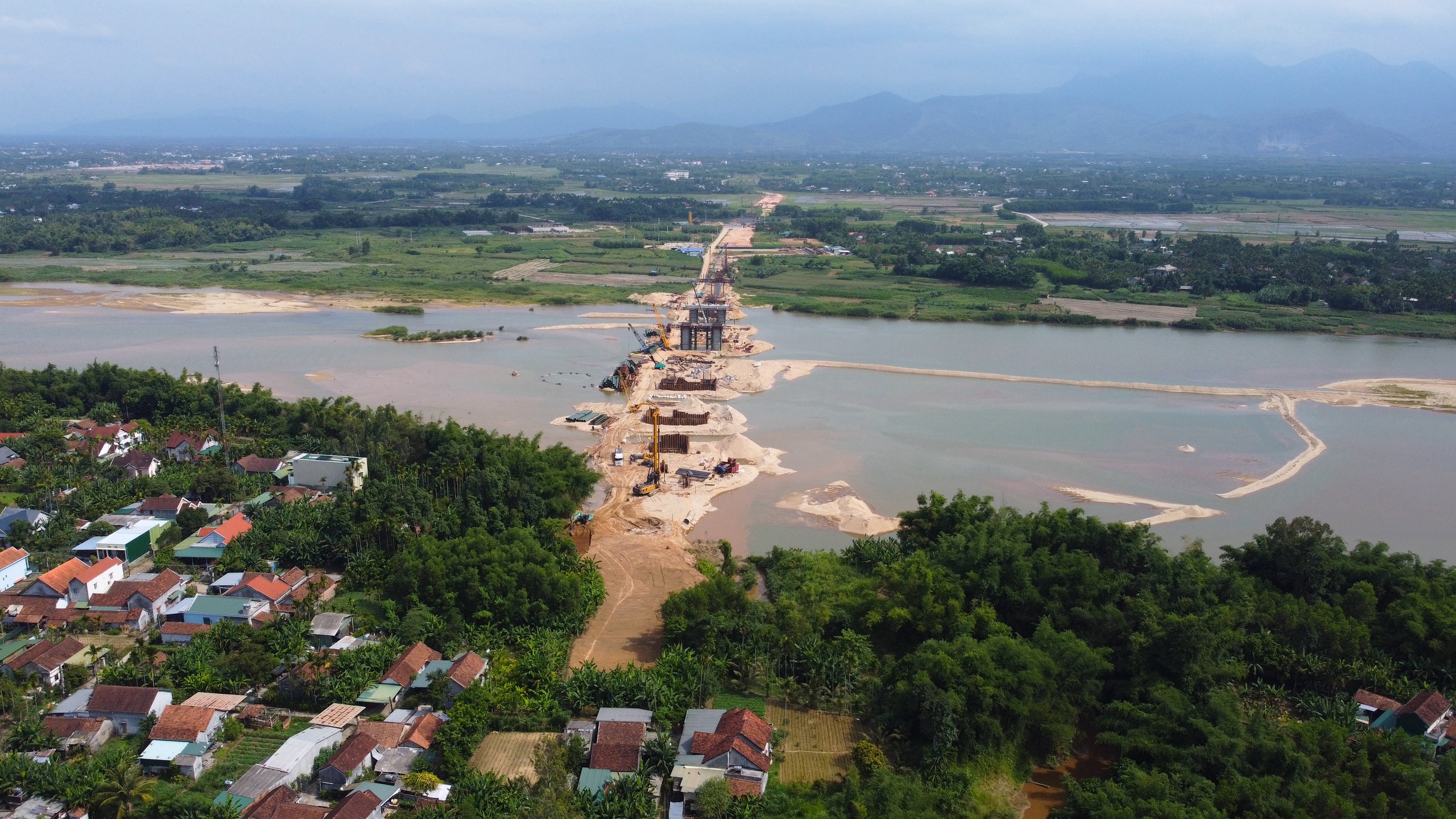 Quảng Ng&atilde;i bắc cầu v&ograve;m th&eacute;p qua s&ocirc;ng Tr&agrave; Kh&uacute;c- Ảnh 3.