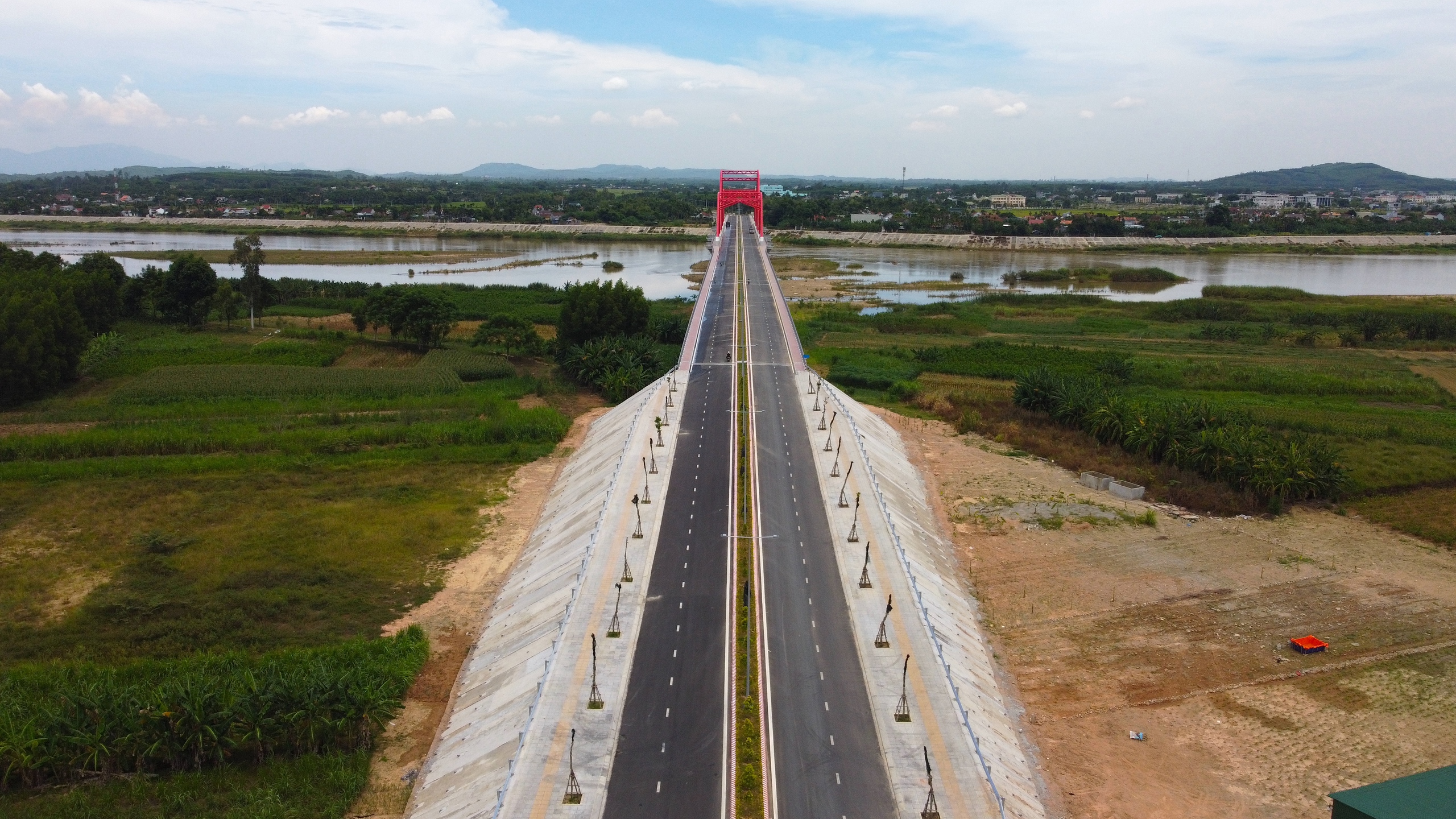 Quảng Ng&atilde;i bắc cầu v&ograve;m th&eacute;p qua s&ocirc;ng Tr&agrave; Kh&uacute;c- Ảnh 38.