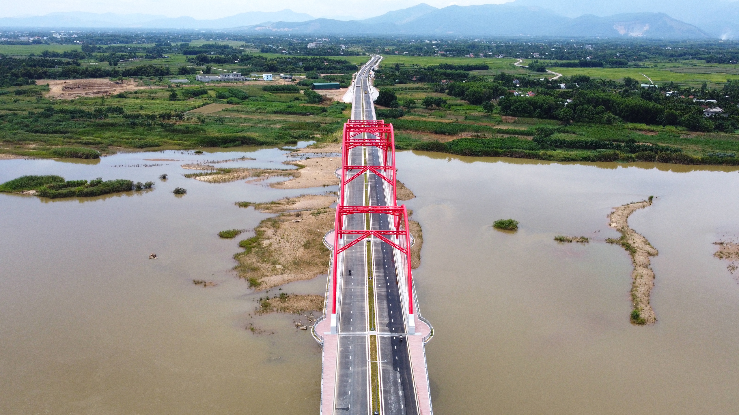 Quảng Ng&atilde;i bắc cầu v&ograve;m th&eacute;p qua s&ocirc;ng Tr&agrave; Kh&uacute;c- Ảnh 37.