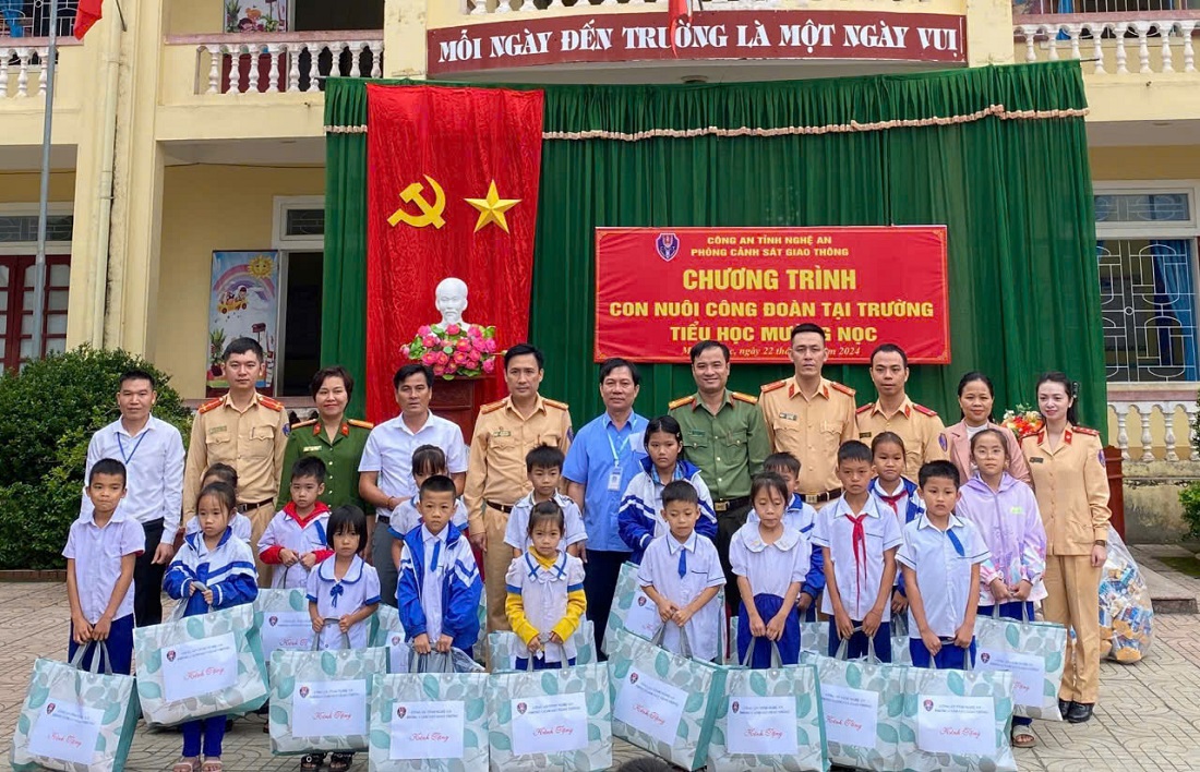 CSGT Nghệ An g&oacute;p lương gi&uacute;p h&agrave;ng chục học sinh kh&oacute; khăn th&ecirc;m động lực viết tiếp tương lai- Ảnh 3.