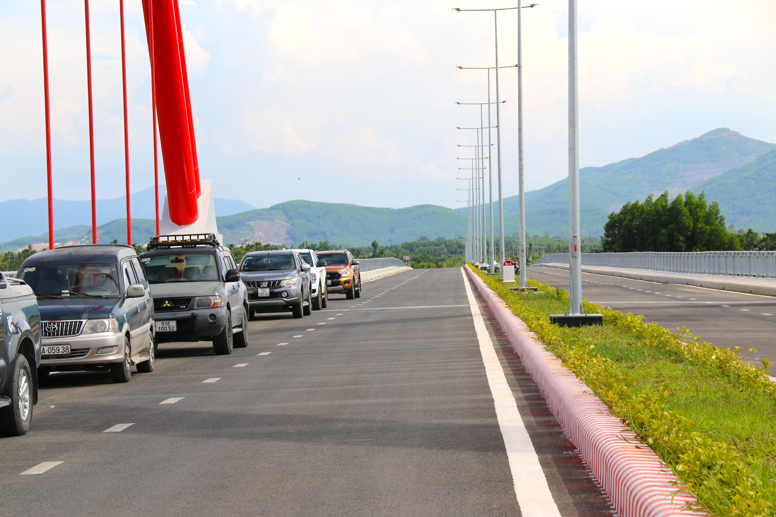 Quảng Ng&atilde;i bắc cầu v&ograve;m th&eacute;p qua s&ocirc;ng Tr&agrave; Kh&uacute;c- Ảnh 42.