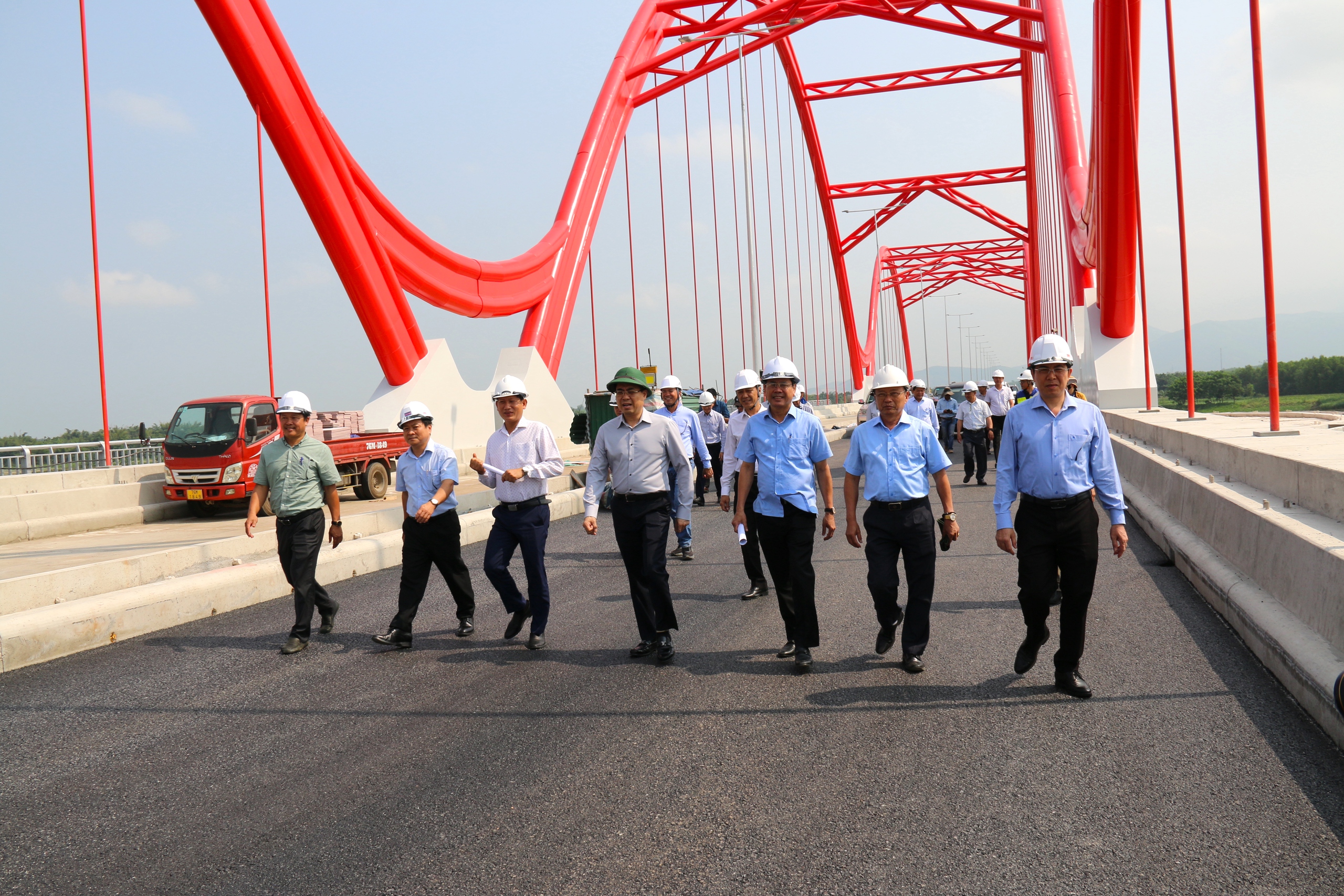 Quảng Ng&atilde;i lập Tổ c&ocirc;ng t&aacute;c th&uacute;c đẩy tiến độ dự &aacute;n, giải ng&acirc;n- Ảnh 4.