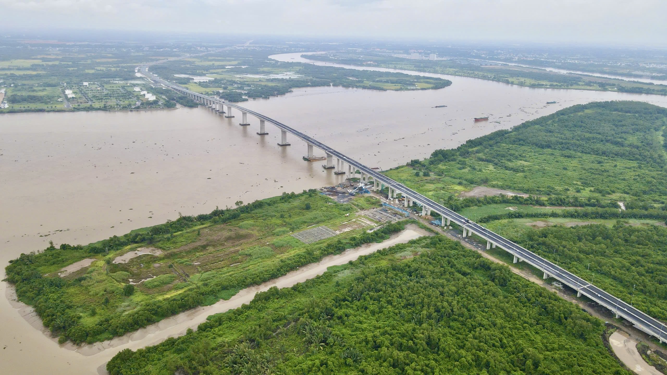 Những "mạch m&aacute;u" hạ tầng giao th&ocirc;ng tứ ph&iacute;a đang kết nối về s&acirc;n bay Long Th&agrave;nh- Ảnh 1.