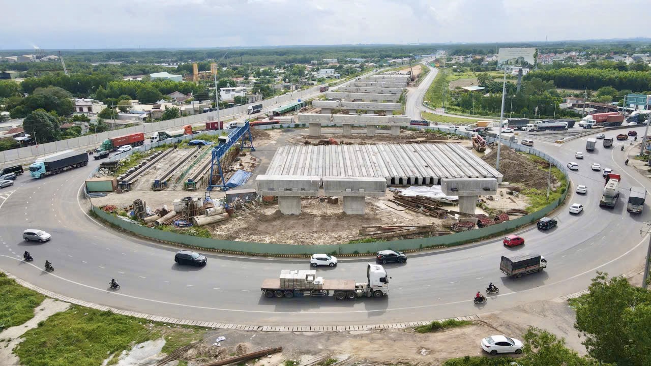 Những "mạch m&aacute;u" hạ tầng giao th&ocirc;ng tứ ph&iacute;a đang kết nối về s&acirc;n bay Long Th&agrave;nh- Ảnh 4.