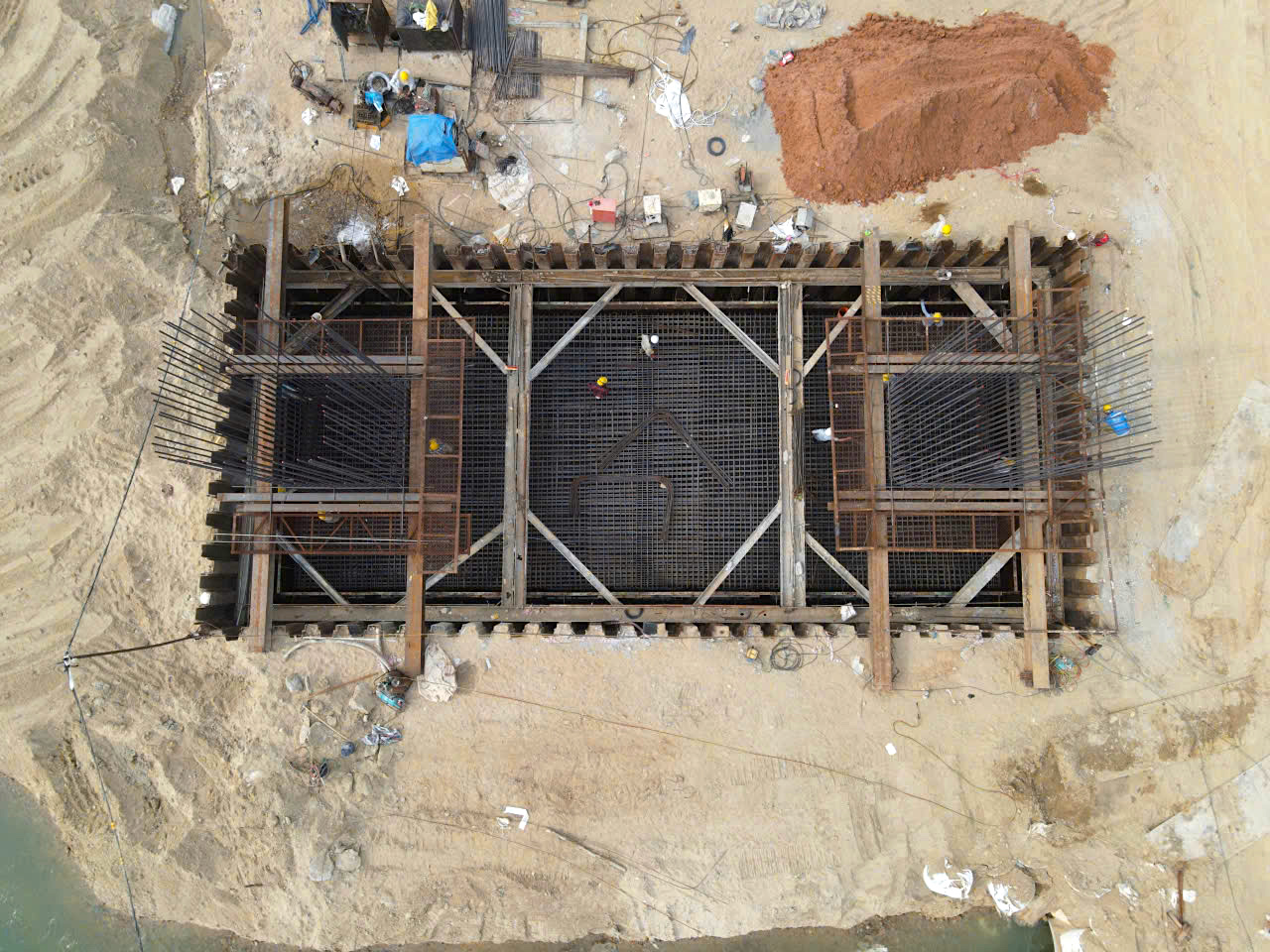 Quảng Ng&atilde;i bắc cầu v&ograve;m th&eacute;p qua s&ocirc;ng Tr&agrave; Kh&uacute;c- Ảnh 13.