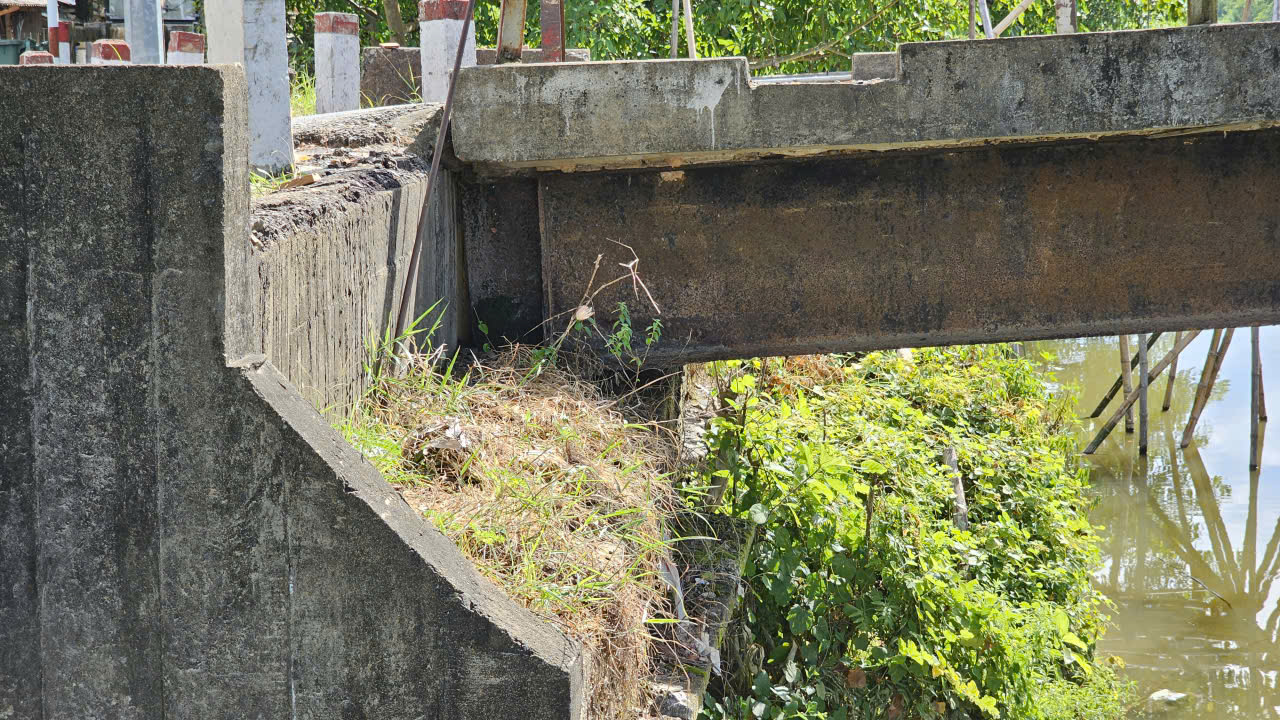 Huế: Người d&acirc;n thấp thỏm mỗi khi đi qua cầu tr&aacute;nh An H&ograve;a- Ảnh 9.