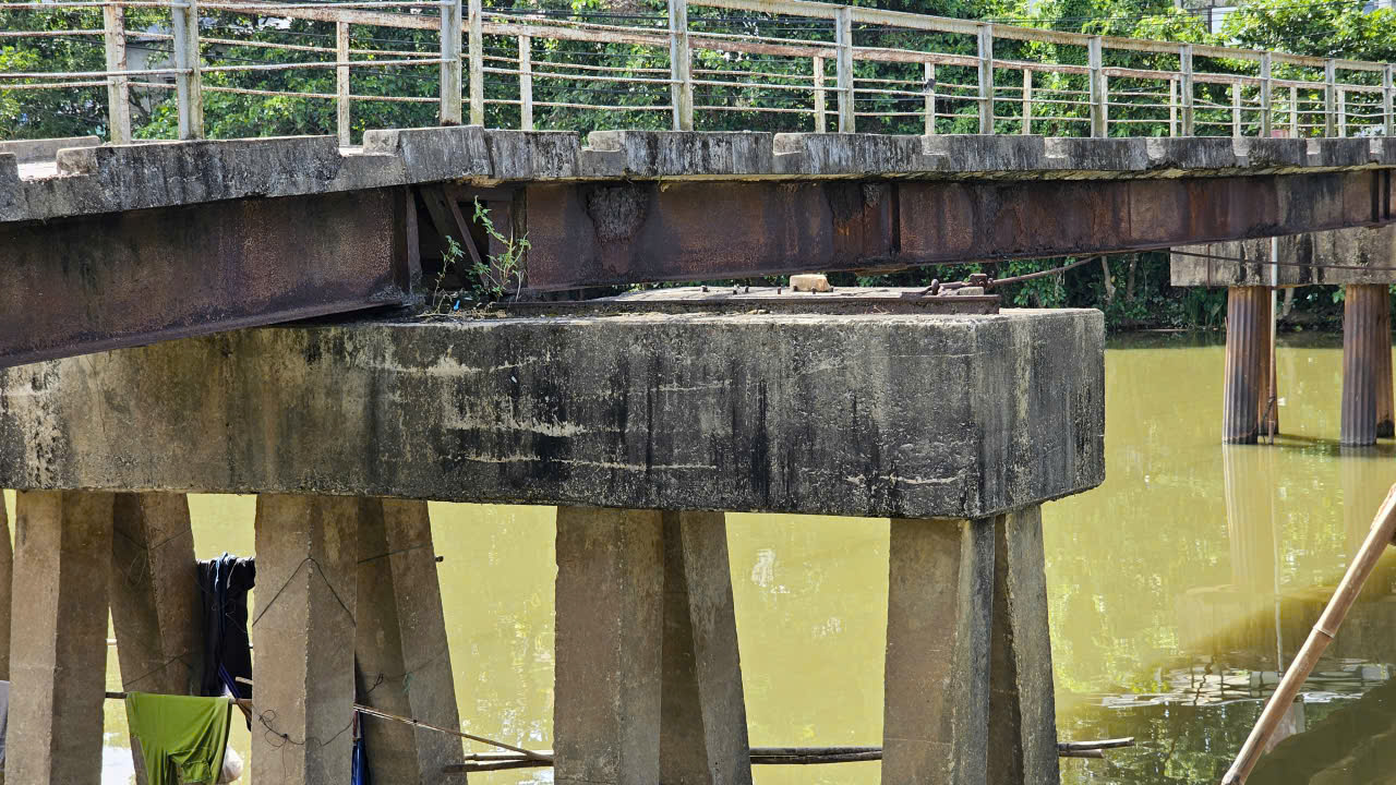 Huế: Người d&acirc;n thấp thỏm mỗi khi đi qua cầu tr&aacute;nh An H&ograve;a- Ảnh 10.