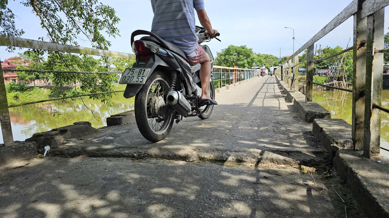 Huế: Người d&acirc;n thấp thỏm mỗi khi đi qua cầu tr&aacute;nh An H&ograve;a- Ảnh 2.