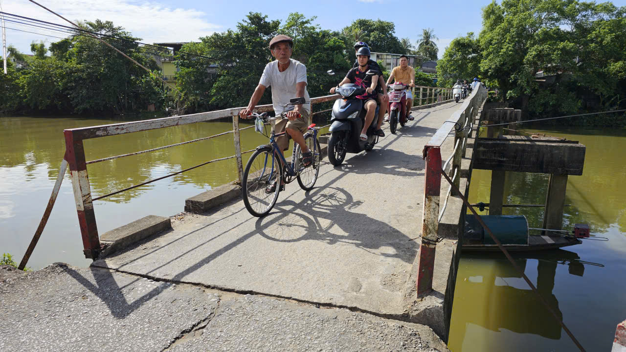 Huế: Người d&acirc;n thấp thỏm mỗi khi đi qua cầu tr&aacute;nh An H&ograve;a- Ảnh 3.