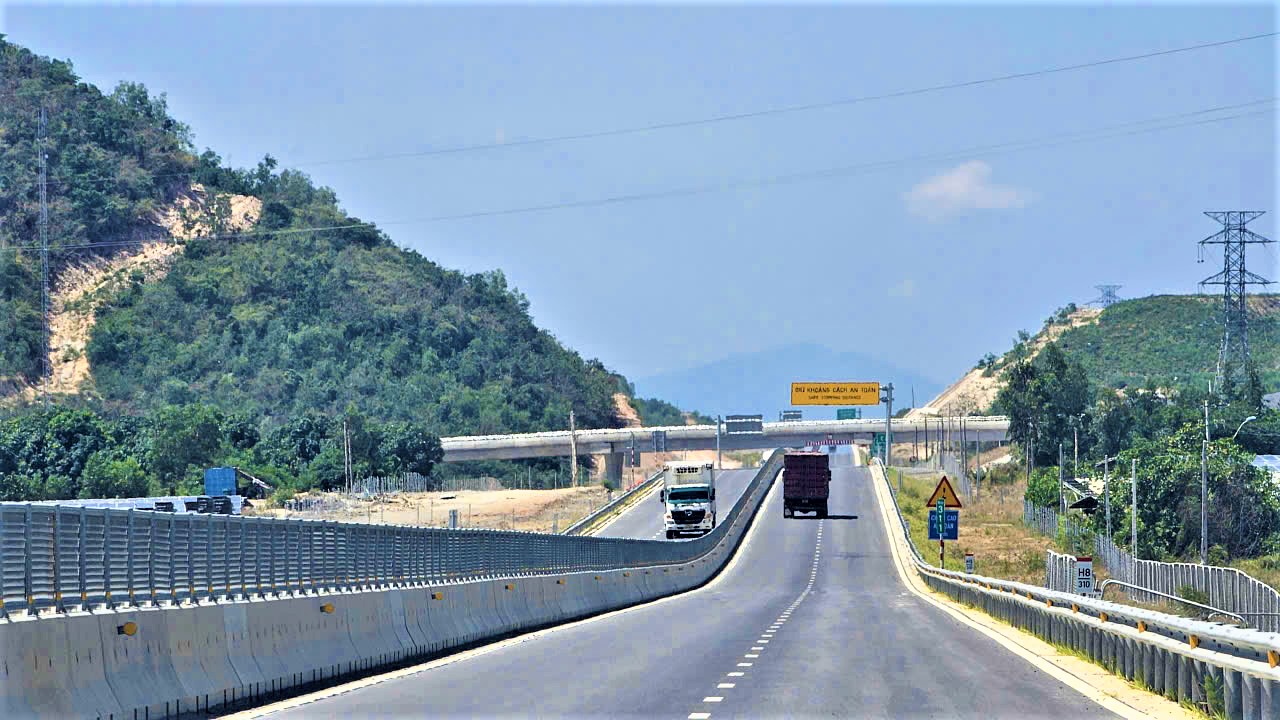 Ph&oacute; chủ tịch Quốc hội kiểm tra c&aacute;c dự &aacute;n cao tốc tại Kh&aacute;nh H&ograve;a- Ảnh 4.