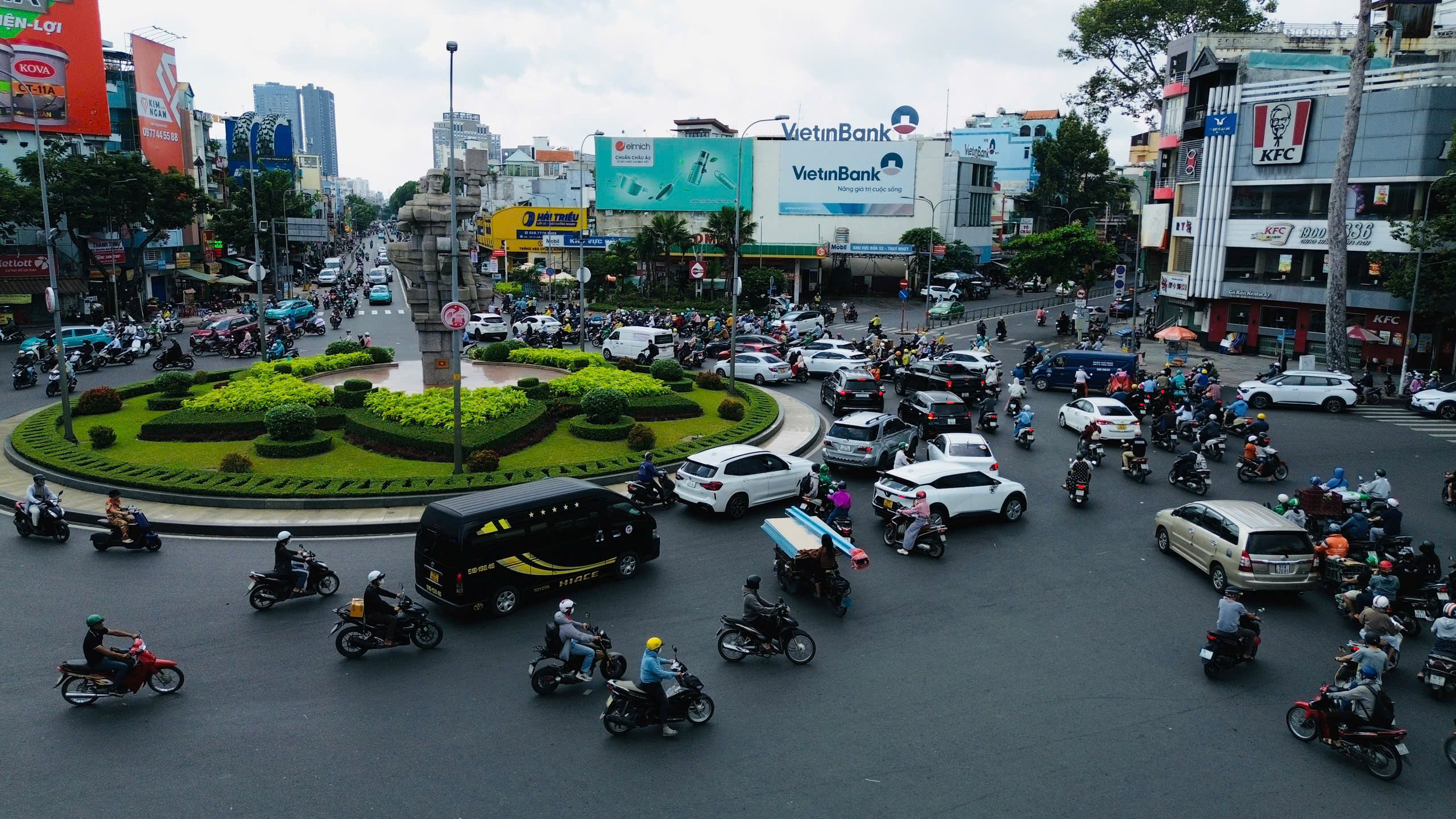 TP.HCM điều chỉnh giao th&ocirc;ng phục vụ lễ kỷ niệm v&agrave; khởi c&ocirc;ng dự &aacute;n trọng điểm ng&agrave;y 19/8- Ảnh 1.