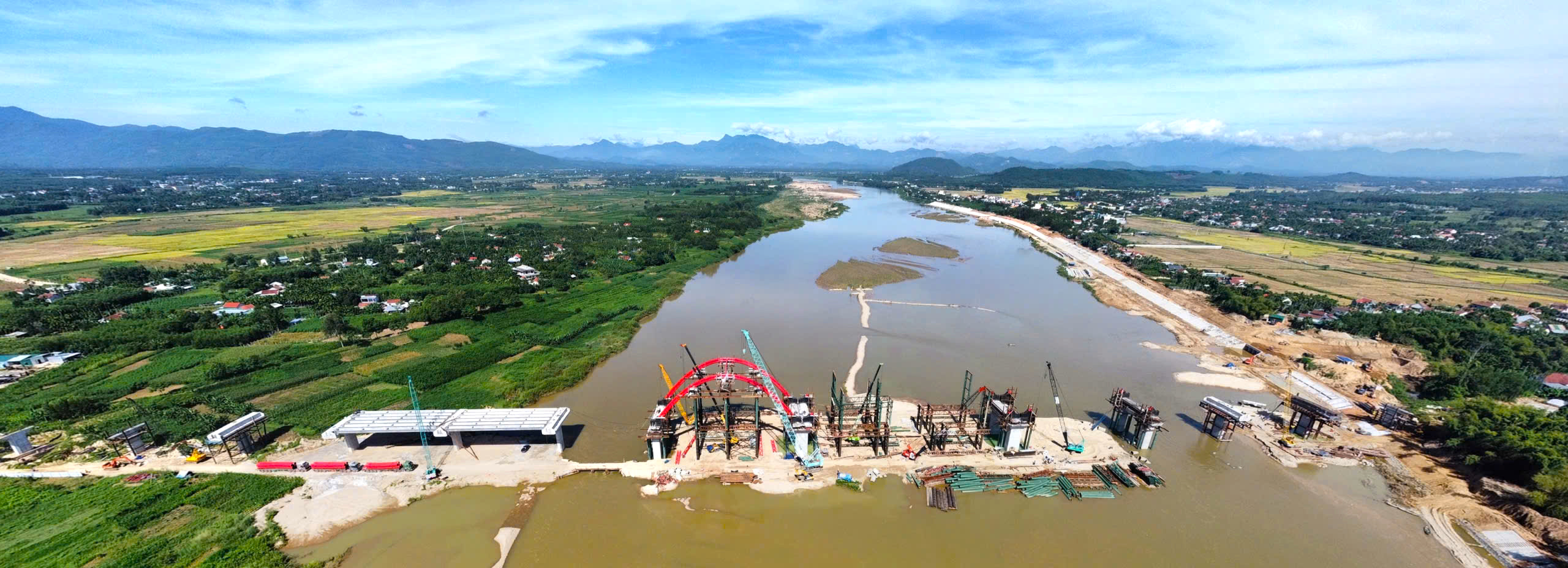 Quảng Ng&atilde;i bắc cầu v&ograve;m th&eacute;p qua s&ocirc;ng Tr&agrave; Kh&uacute;c- Ảnh 18.