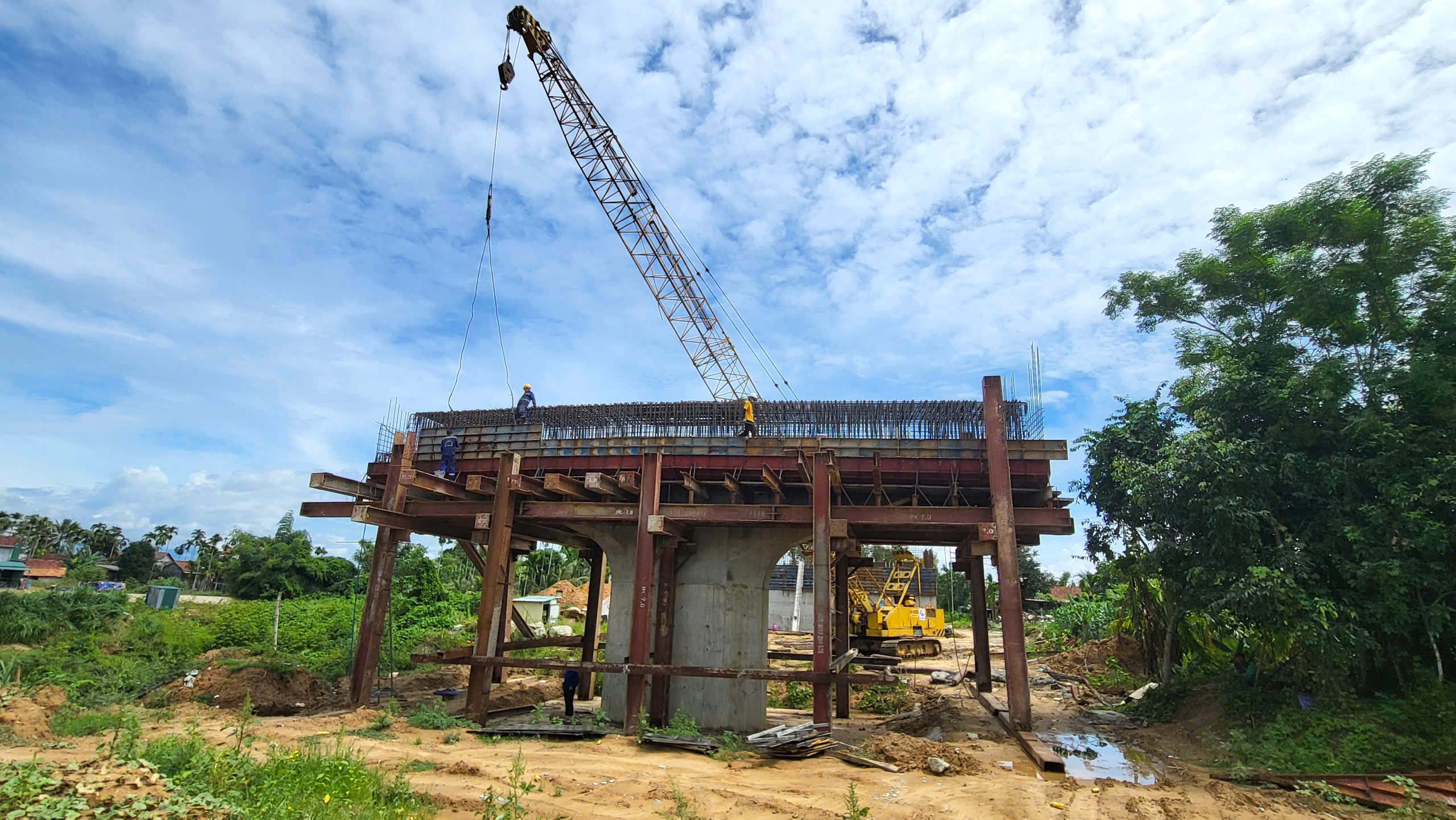Quảng Ng&atilde;i bắc cầu v&ograve;m th&eacute;p qua s&ocirc;ng Tr&agrave; Kh&uacute;c- Ảnh 15.