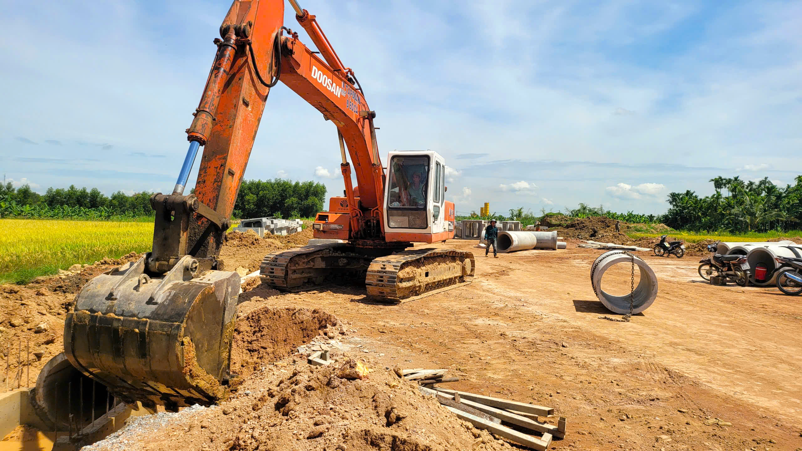 Quảng Ng&atilde;i bắc cầu v&ograve;m th&eacute;p qua s&ocirc;ng Tr&agrave; Kh&uacute;c- Ảnh 4.