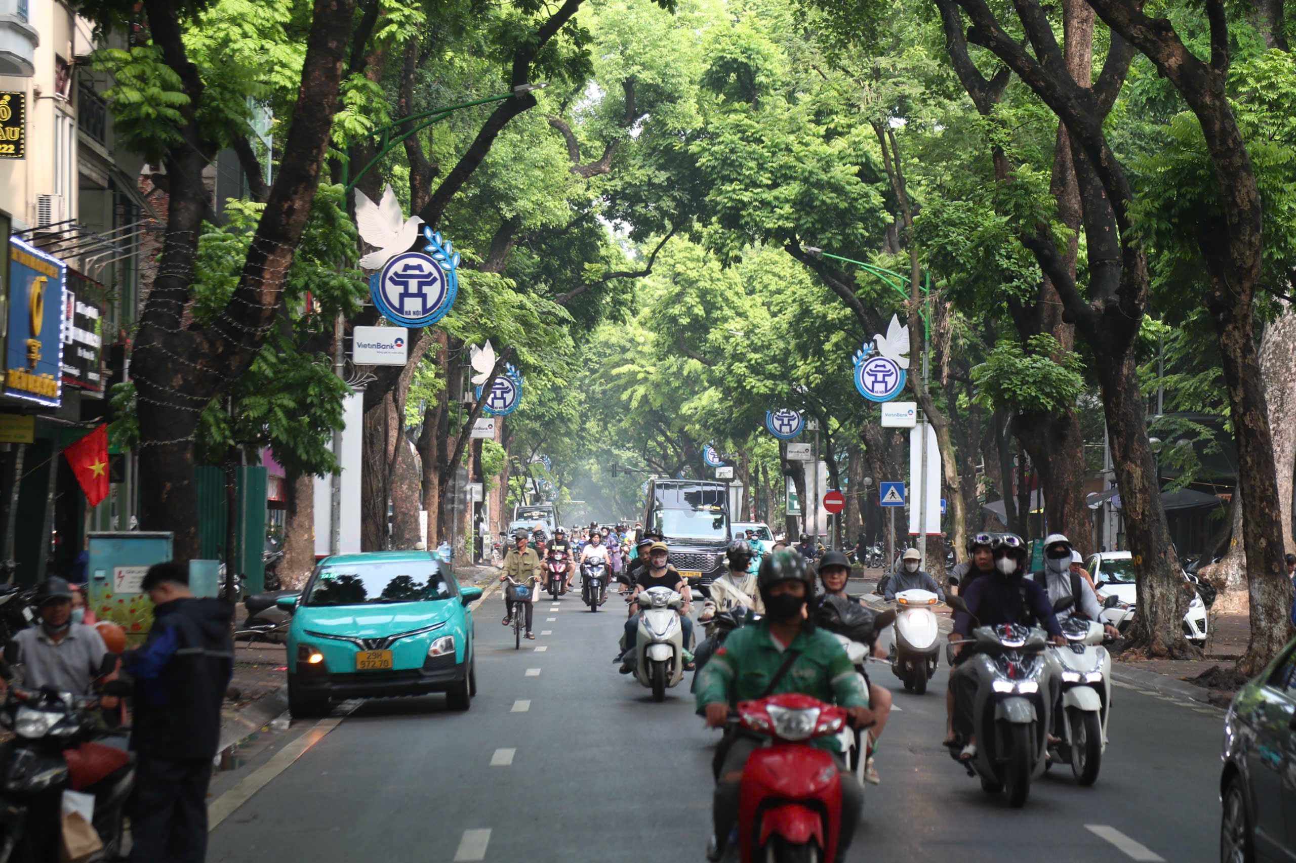 H&agrave; Nội siết chặt an to&agrave;n giao th&ocirc;ng dịp 2/9, c&ocirc;ng bố nhiều số điện thoại đường d&acirc;y n&oacute;ng- Ảnh 1.