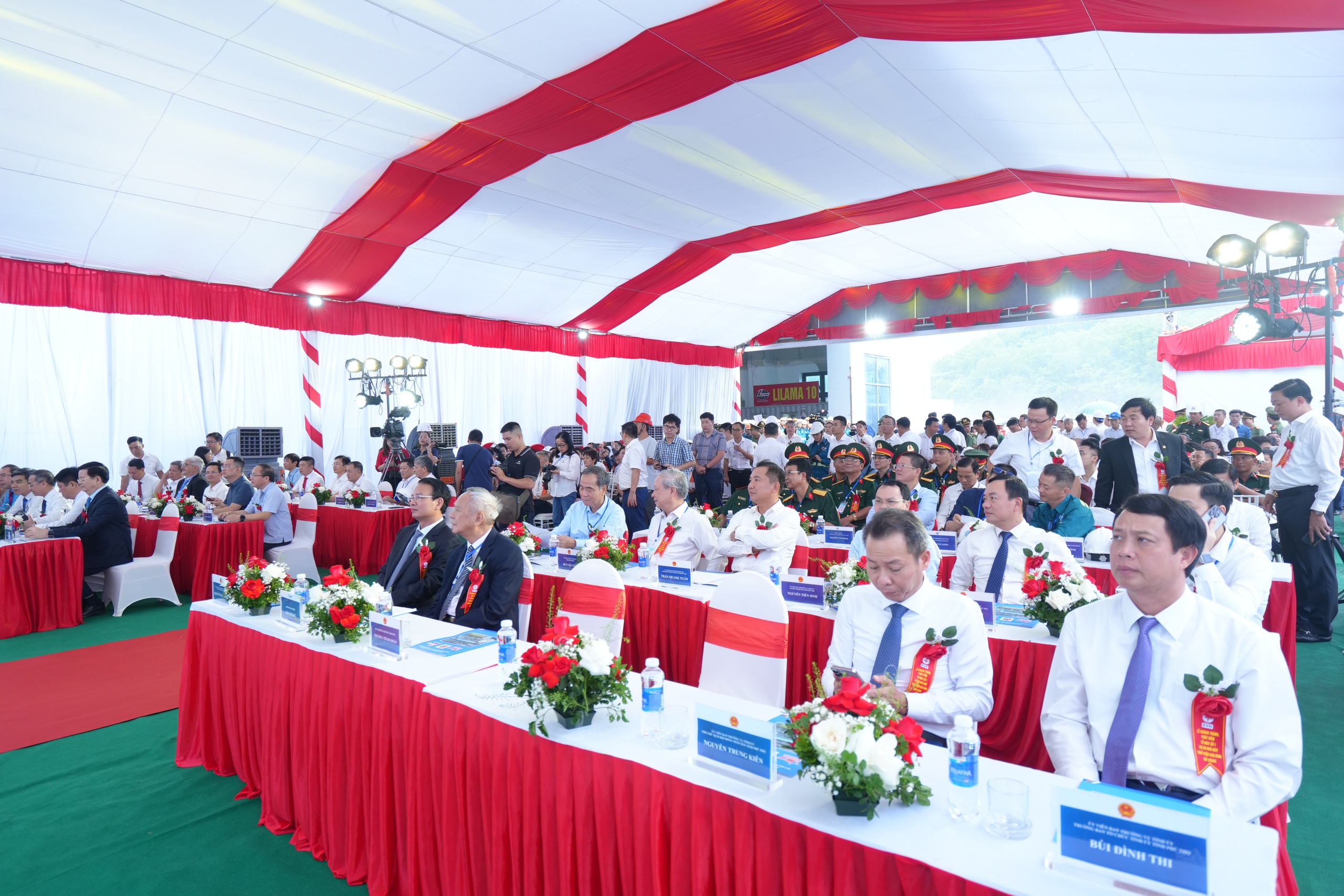 Đồng loạt khởi c&ocirc;ng, kh&aacute;nh th&agrave;nh 3 c&ocirc;ng tr&igrave;nh lớn, EVN bước v&agrave;o kỷ nguy&ecirc;n ph&aacute;t triển mới- Ảnh 2.